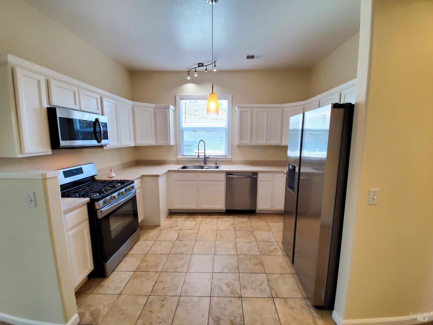 Detail Gallery Image 13 of 21 For 448 Sebastopol Ave, Santa Rosa,  CA 95401 - – Beds | – Baths