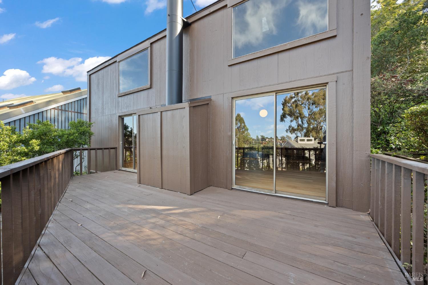 Detail Gallery Image 22 of 29 For 191 Buchanan Dr, Sausalito,  CA 94965 - 2 Beds | 1 Baths