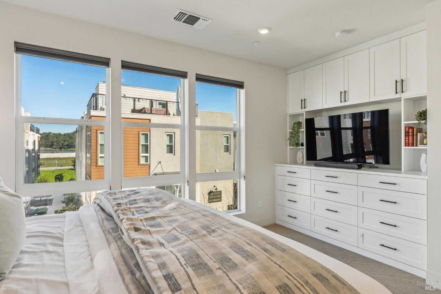 Detail Gallery Image 23 of 39 For 317 Verandah Ave, Novato,  CA 94945 - 3 Beds | 2/1 Baths