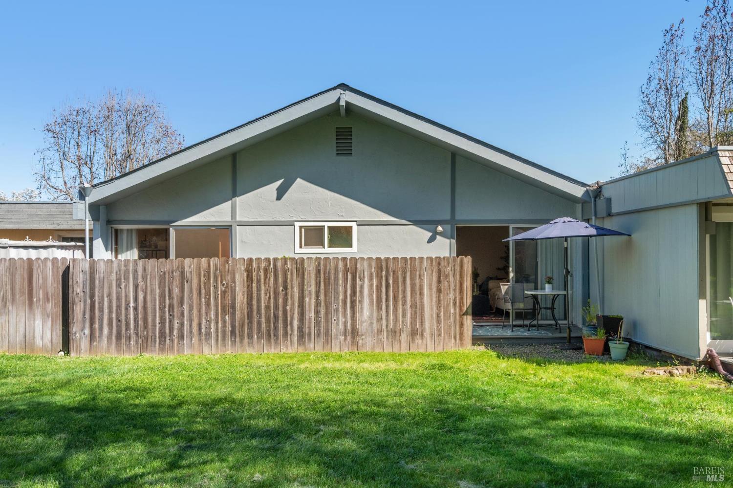 Detail Gallery Image 16 of 30 For 1366 Mission Dr, Sonoma,  CA 95476 - 2 Beds | 1 Baths