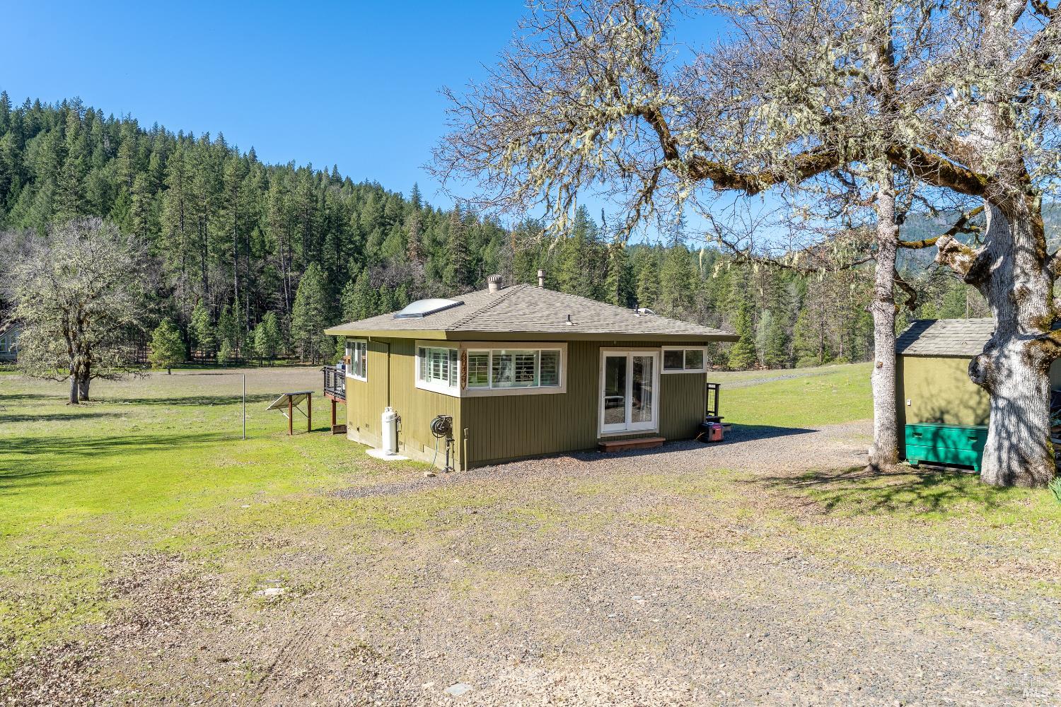 Detail Gallery Image 3 of 39 For 30429 Ridgewood Dr, Potter Valley,  CA 95469 - 1 Beds | 1 Baths