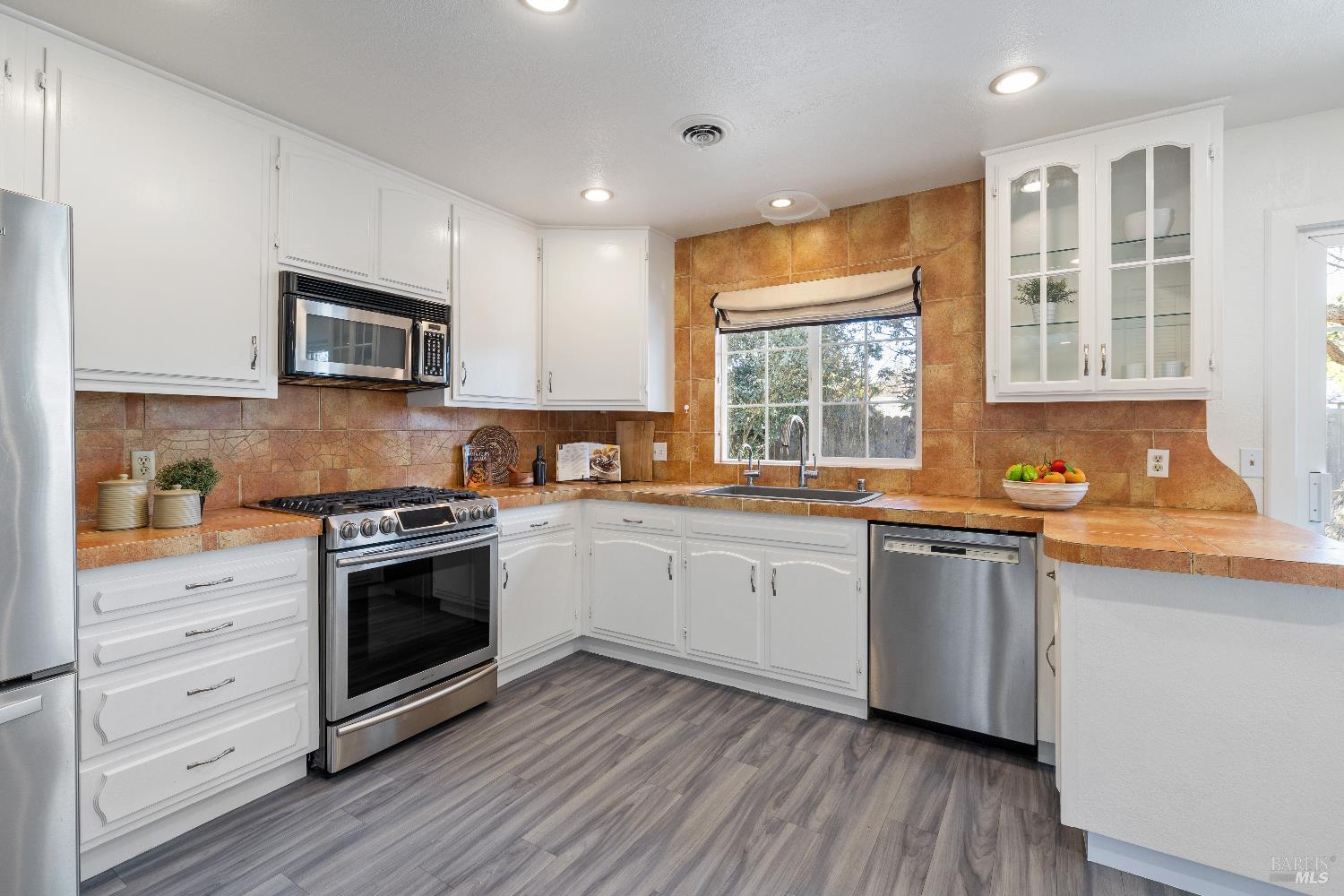 Detail Gallery Image 7 of 26 For 2272 W Park Ave, Napa,  CA 94558 - 3 Beds | 2 Baths