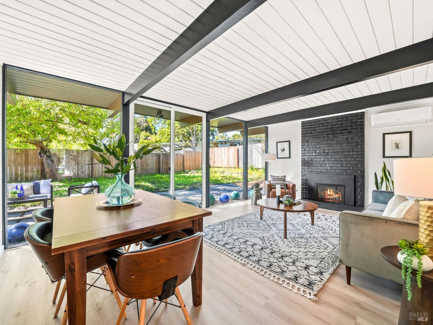 Detail Gallery Image 5 of 56 For 2151 Danberry Ln, San Rafael,  CA 94903 - 4 Beds | 2 Baths