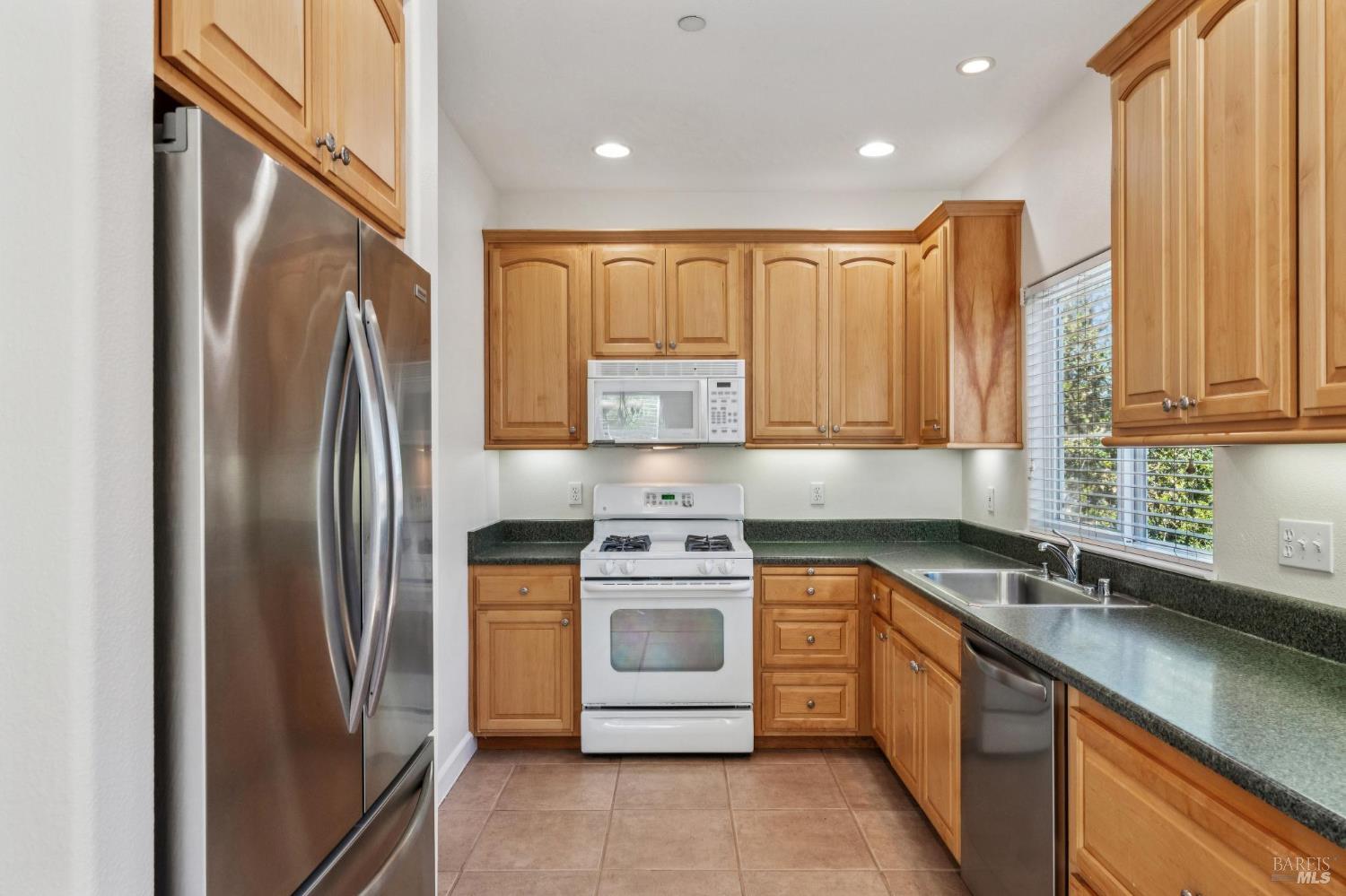 Detail Gallery Image 17 of 58 For 3 Hill Dr, Petaluma,  CA 94952 - 3 Beds | 2/1 Baths