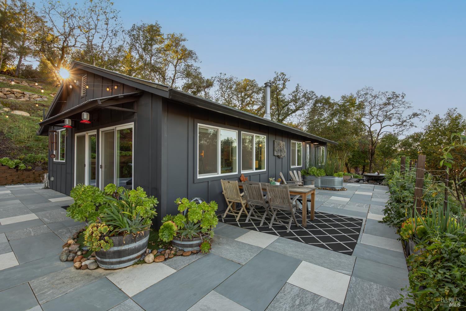 Detail Gallery Image 4 of 76 For 22855 Chianti Rd, Geyserville,  CA 95441 - 5 Beds | 3/1 Baths