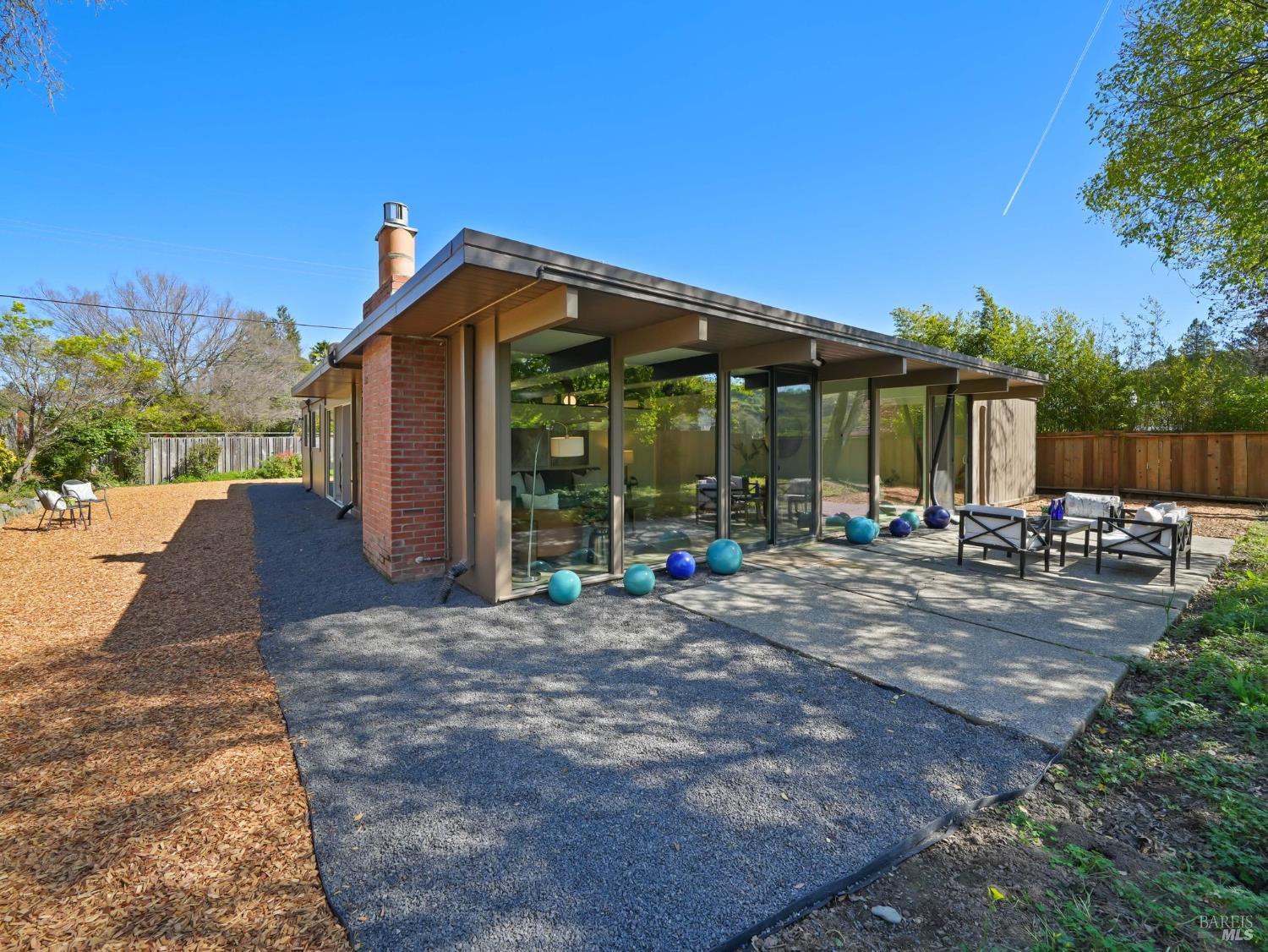 Detail Gallery Image 33 of 56 For 2151 Danberry Ln, San Rafael,  CA 94903 - 4 Beds | 2 Baths