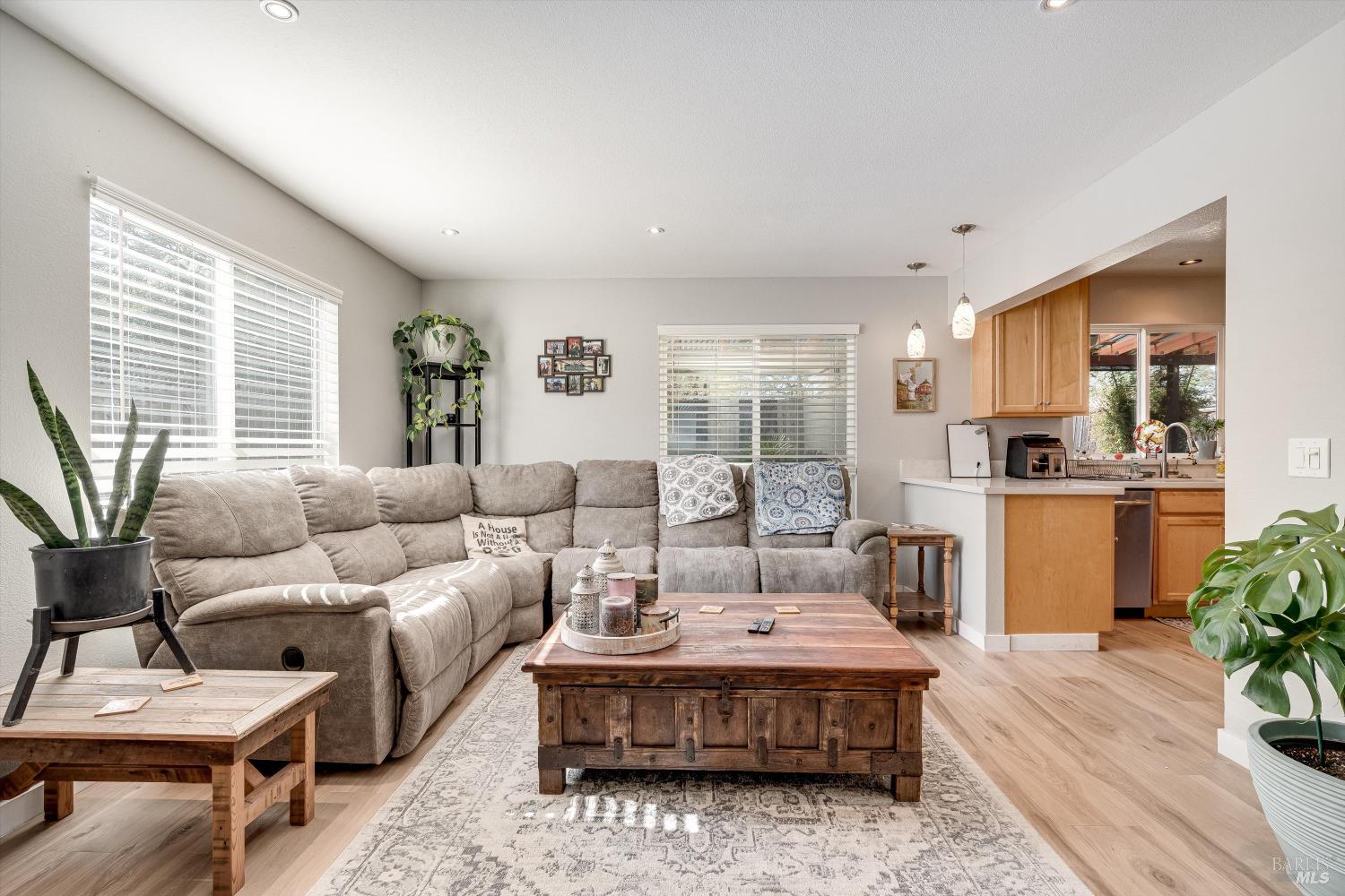 Detail Gallery Image 20 of 65 For 532 Walten Way, Windsor,  CA 95492 - 4 Beds | 2/1 Baths