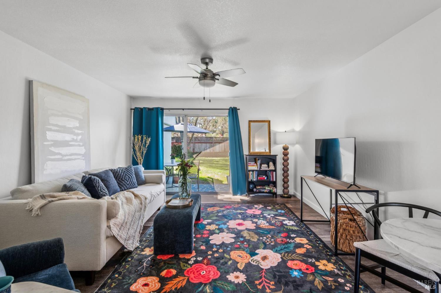 Detail Gallery Image 8 of 30 For 1366 Mission Dr, Sonoma,  CA 95476 - 2 Beds | 1 Baths