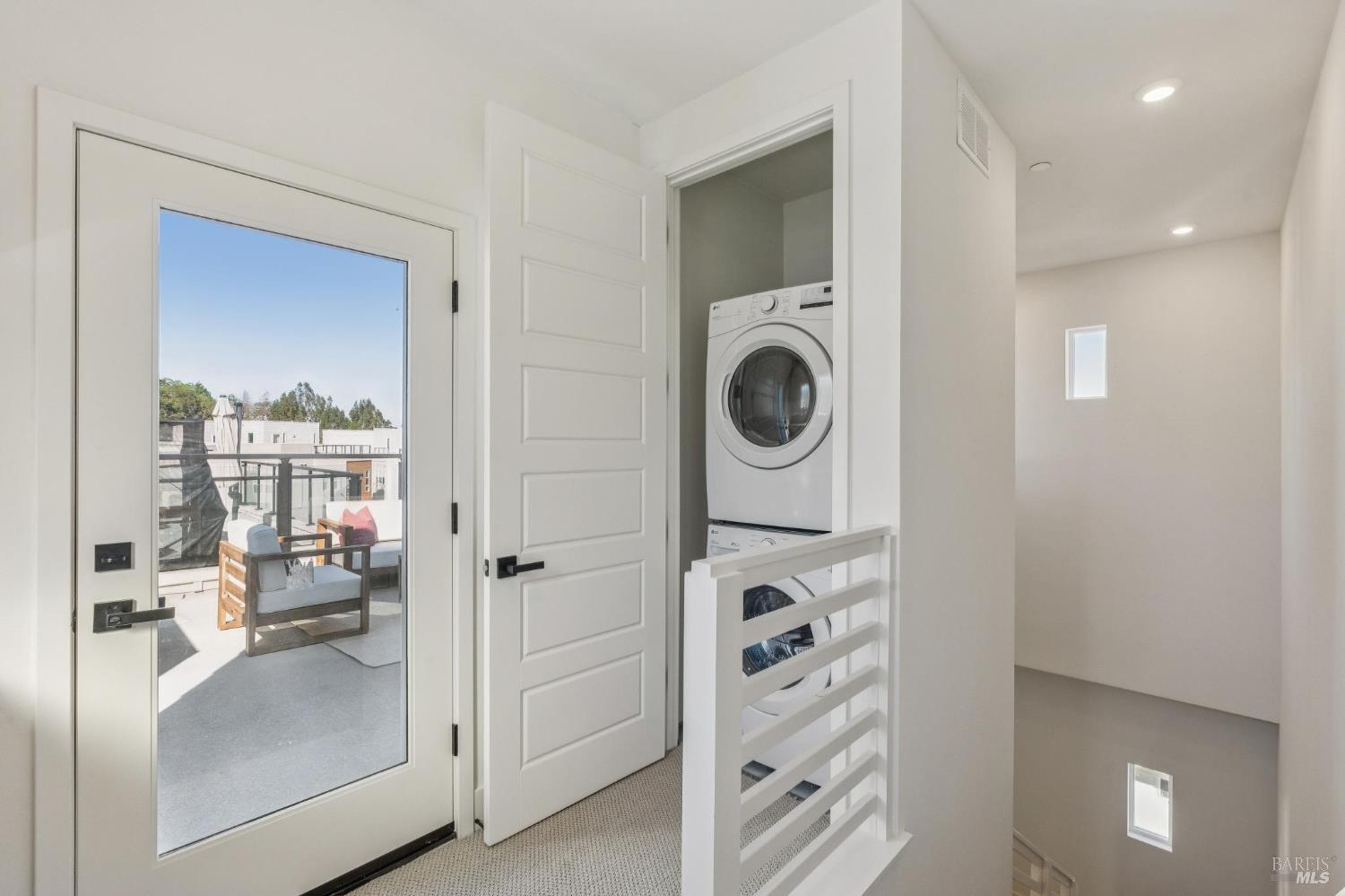 Detail Gallery Image 32 of 39 For 317 Verandah Ave, Novato,  CA 94945 - 3 Beds | 2/1 Baths