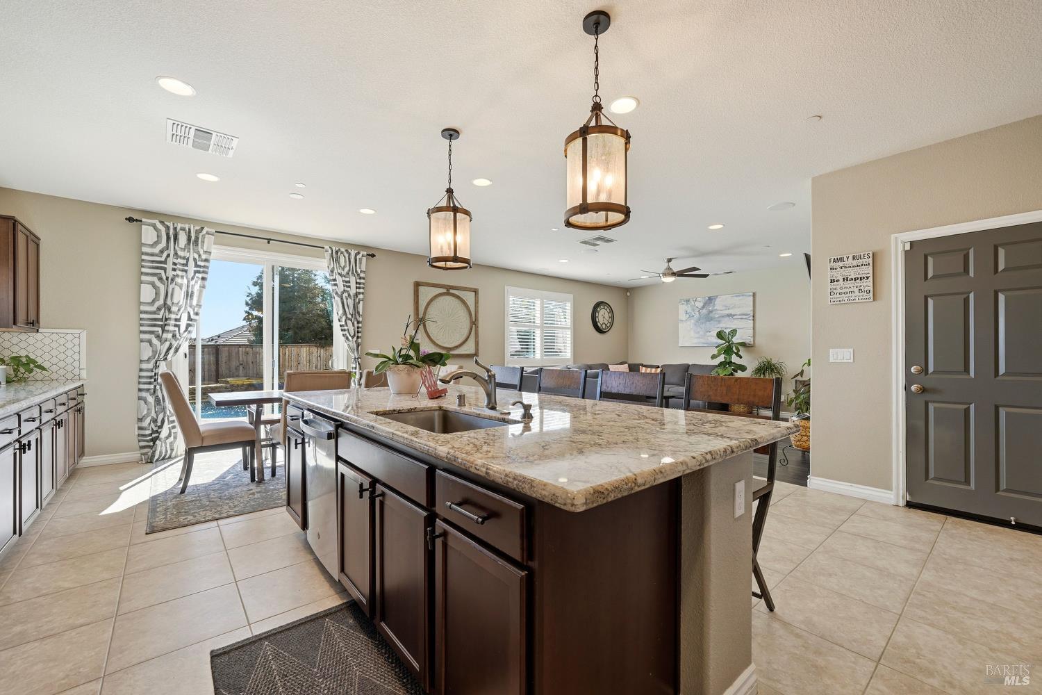 Detail Gallery Image 15 of 63 For 2481 Hancock Dr, Fairfield,  CA 94533 - 5 Beds | 3/1 Baths