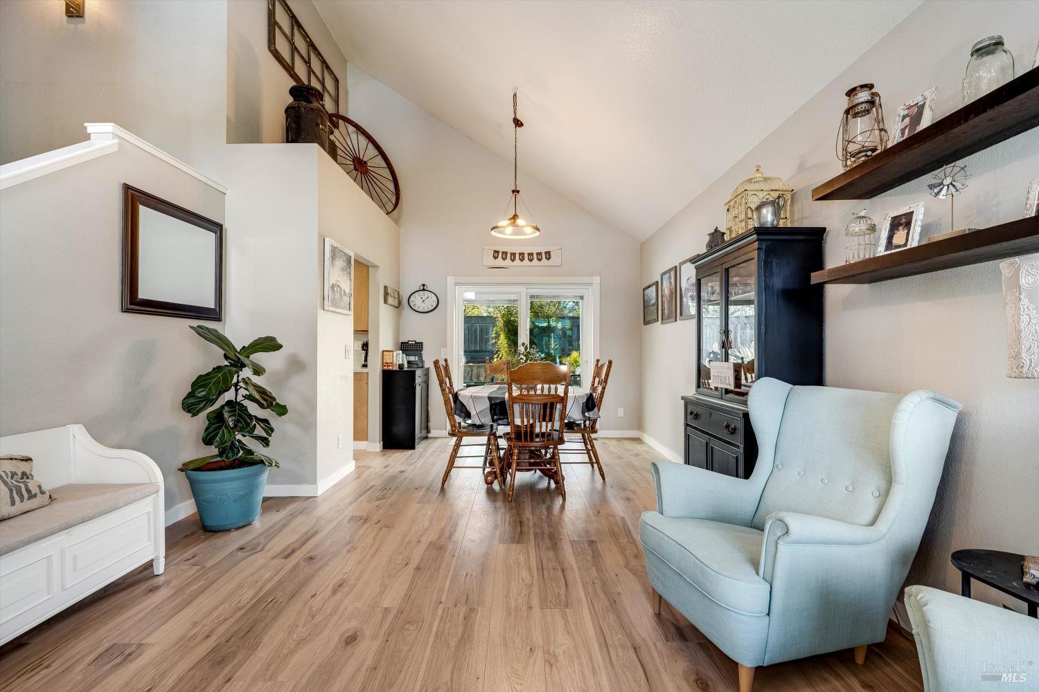 Detail Gallery Image 2 of 65 For 532 Walten Way, Windsor,  CA 95492 - 4 Beds | 2/1 Baths