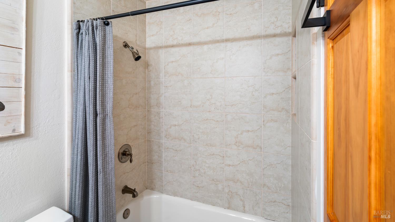 Detail Gallery Image 9 of 35 For 408 Larkspur Plaza Dr, Larkspur,  CA 94939 - 1 Beds | 1 Baths