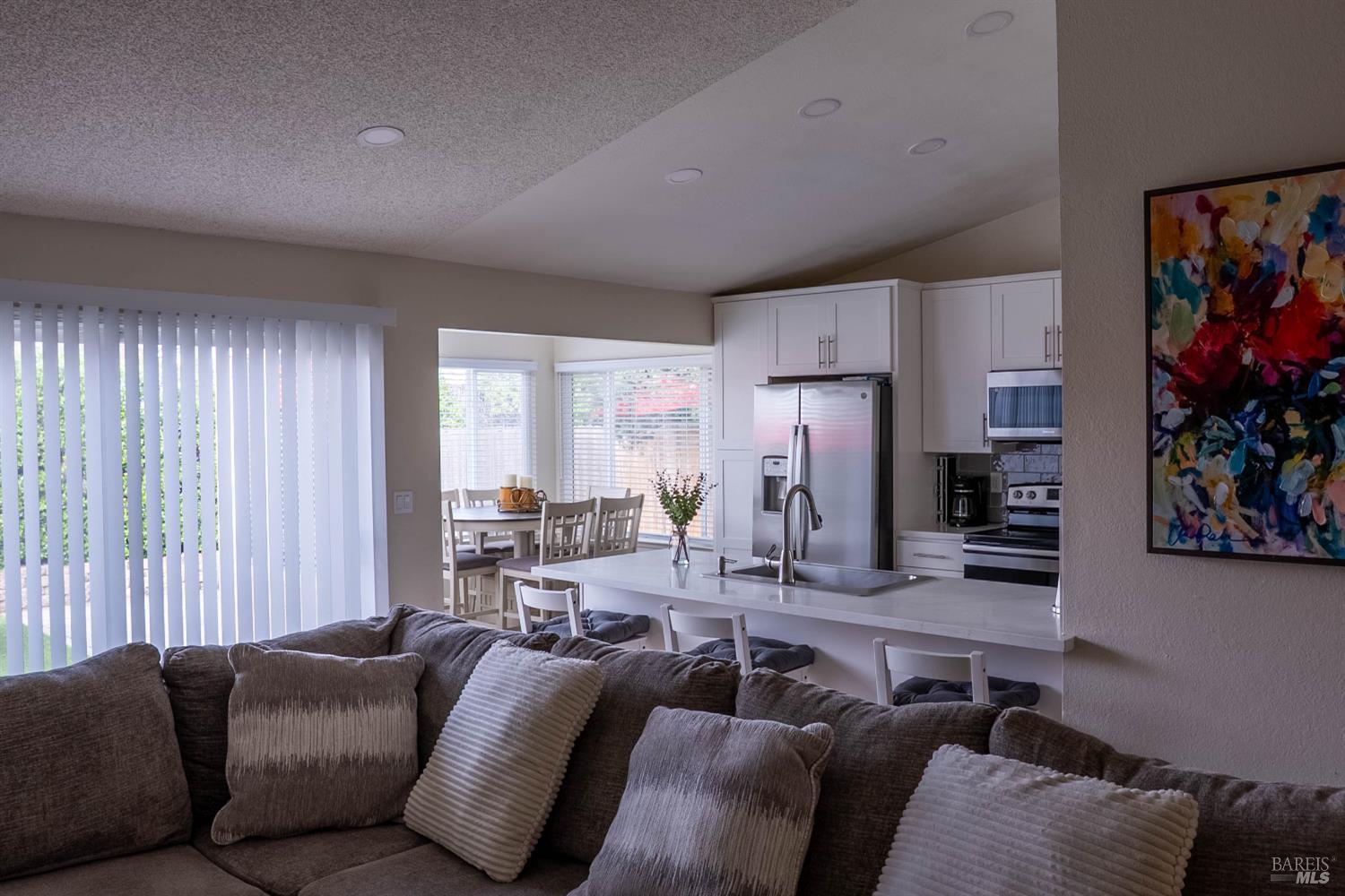 Detail Gallery Image 6 of 9 For 782 Ash Ct, Fairfield,  CA 94533 - 4 Beds | 2 Baths