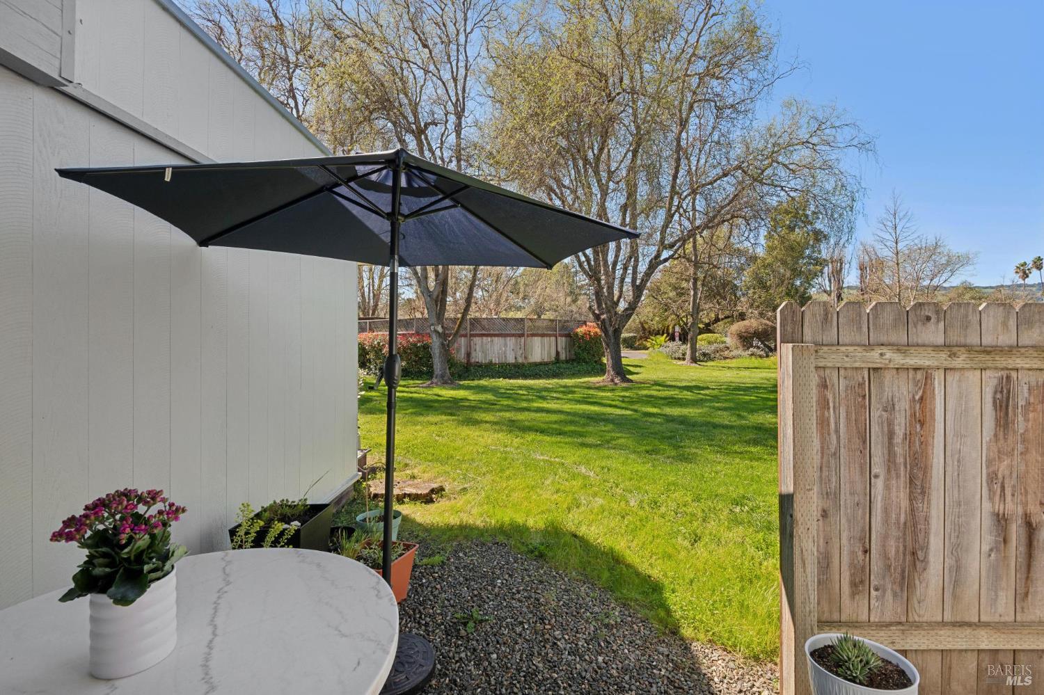 Detail Gallery Image 15 of 30 For 1366 Mission Dr, Sonoma,  CA 95476 - 2 Beds | 1 Baths