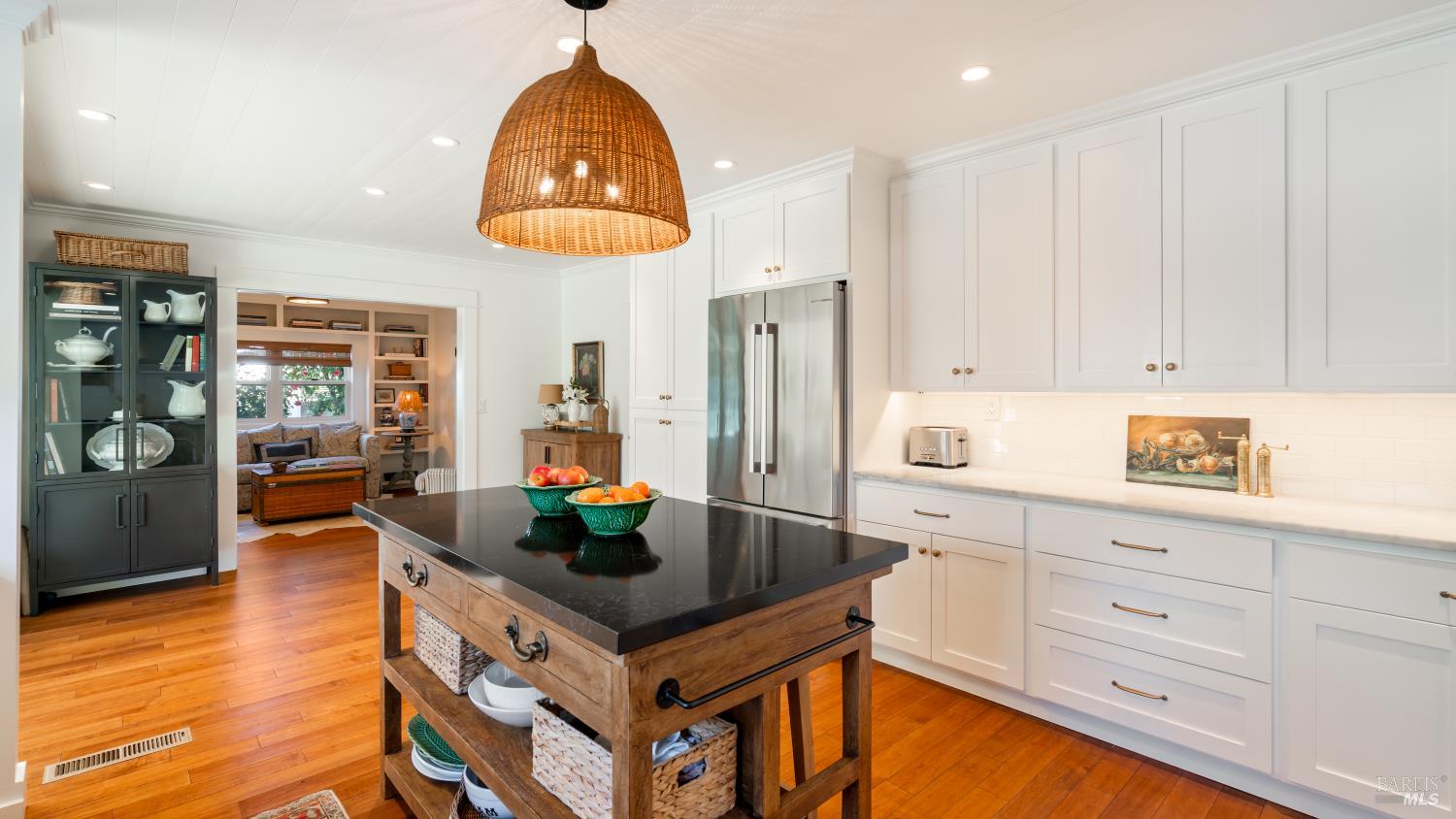 Detail Gallery Image 8 of 30 For 699 Grove St, Healdsburg,  CA 95448 - 4 Beds | 3 Baths