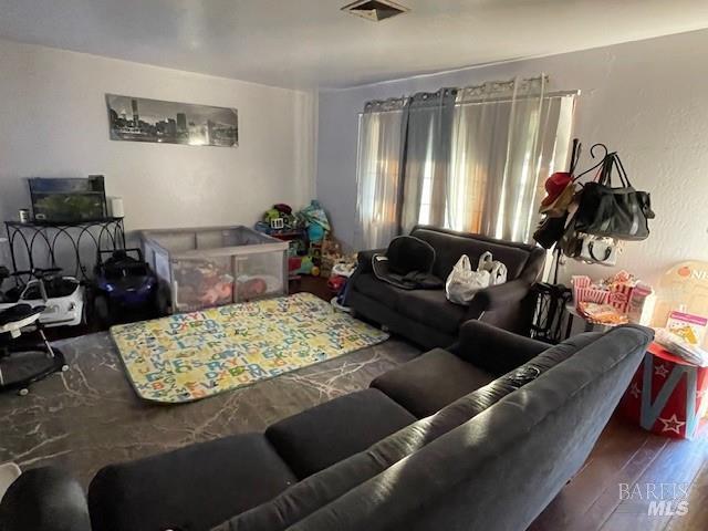 Detail Gallery Image 4 of 5 For 1202 Rollingwood Dr, Vallejo,  CA 94591 - 3 Beds | 2 Baths