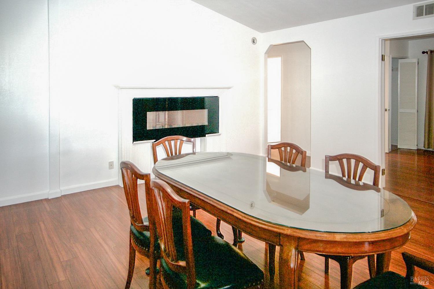 Detail Gallery Image 8 of 27 For 1038 Capewood Ln, Windsor,  CA 95492 - 3 Beds | 2 Baths