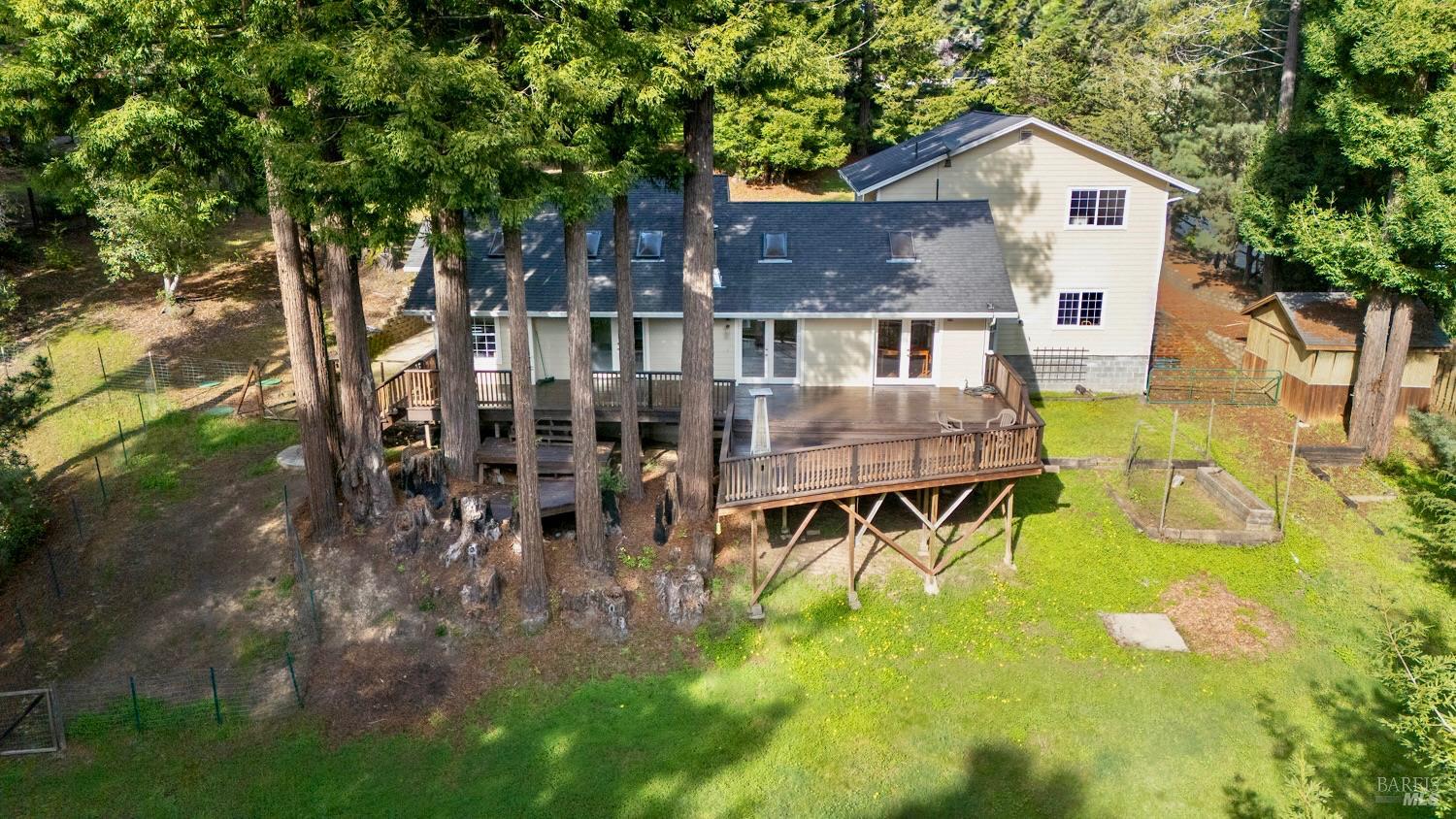 Detail Gallery Image 3 of 31 For 18940 Timber Pointe Dr, Fort Bragg,  CA 95437 - 4 Beds | 3 Baths