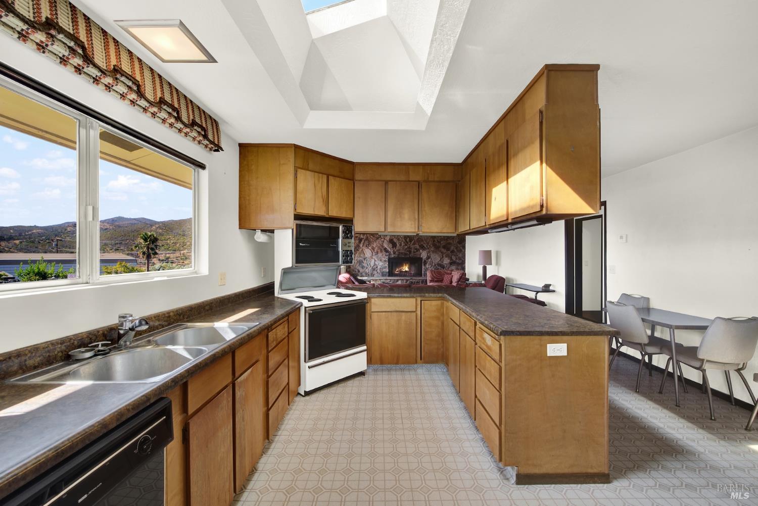 Detail Gallery Image 5 of 68 For 1090 Blueridge Dr, Napa,  CA 94558 - 2 Beds | 2 Baths