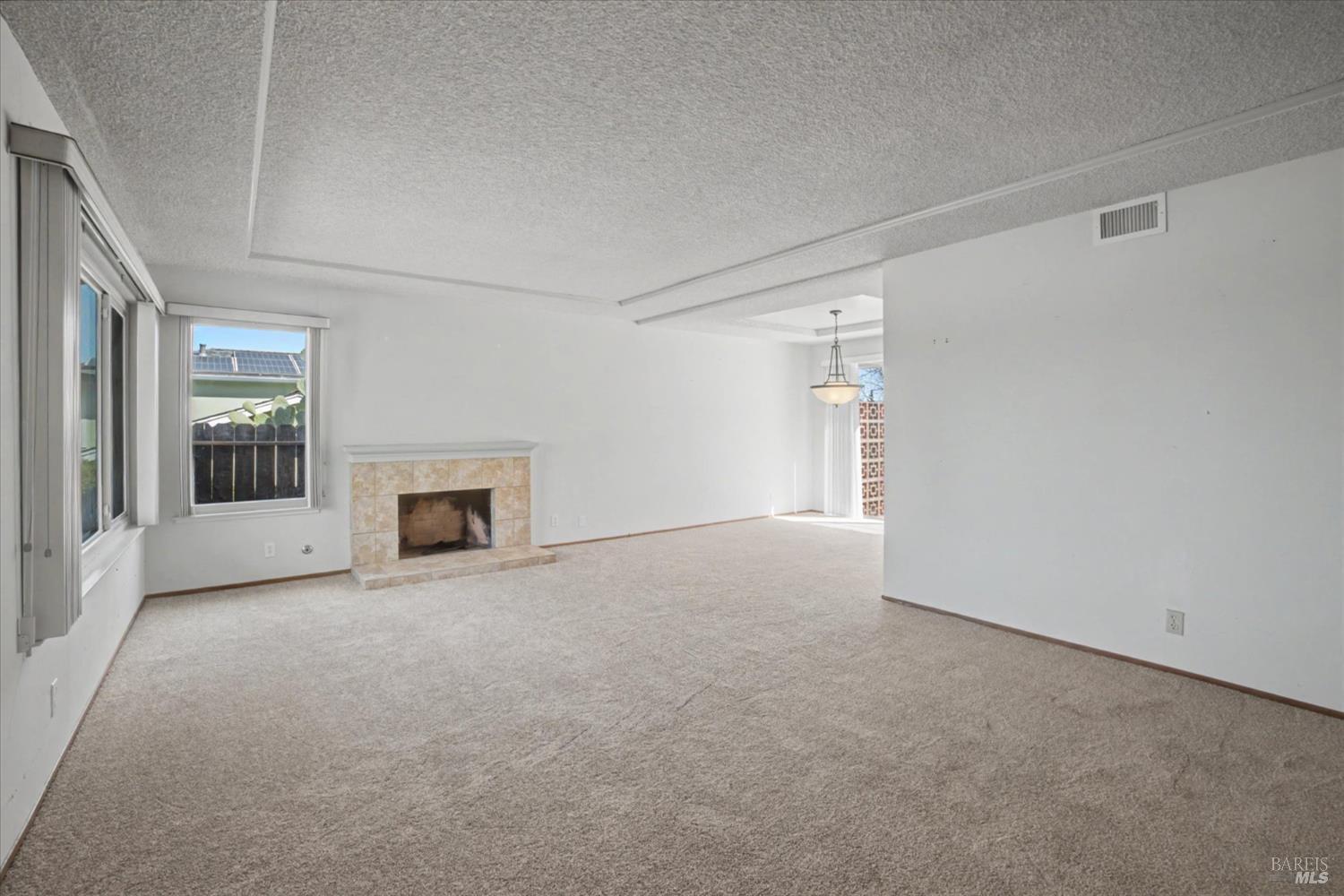 Detail Gallery Image 3 of 32 For 460 Oak View Dr, Vacaville,  CA 95688 - 4 Beds | 3 Baths