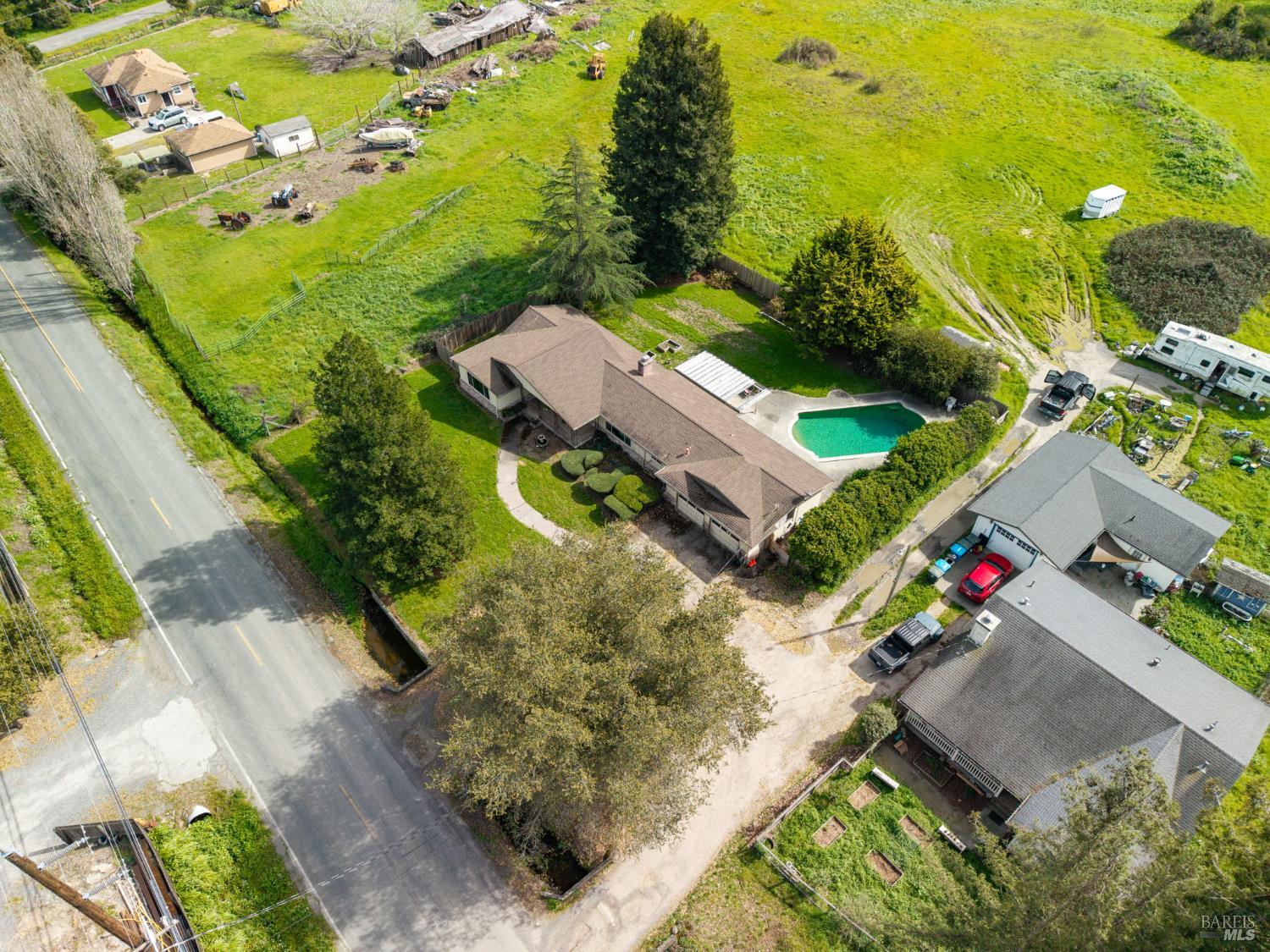 Detail Gallery Image 18 of 21 For 410 E Railroad Ave, Cotati,  CA 94931 - 3 Beds | 3 Baths