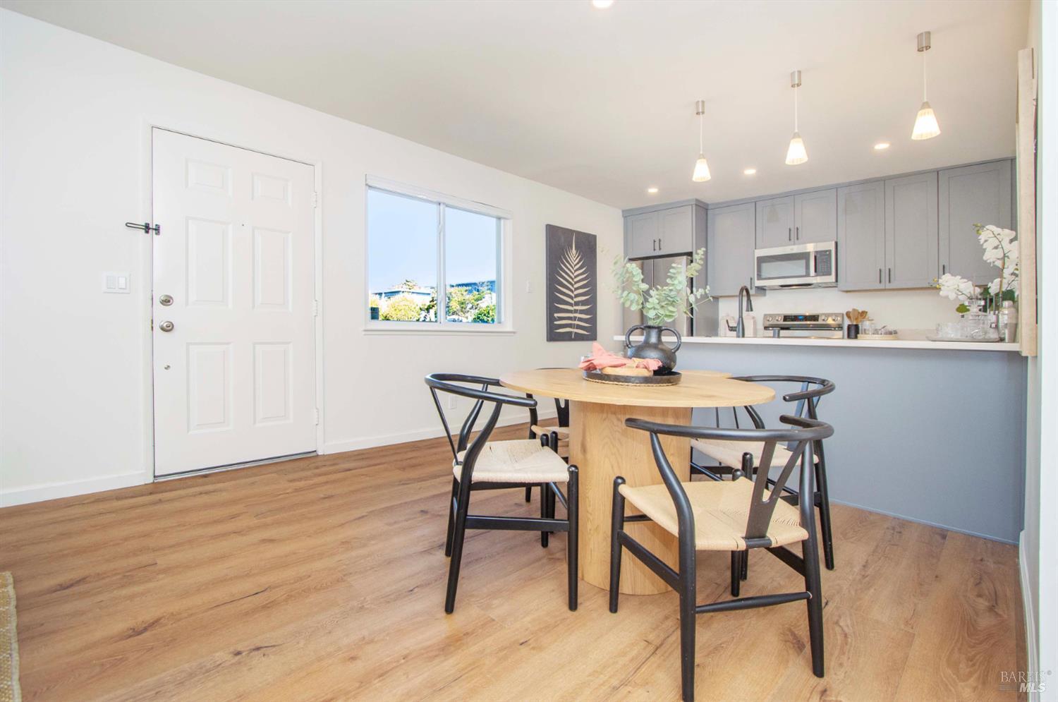 Detail Gallery Image 5 of 18 For 3720 Kerner Blvd, San Rafael,  CA 94901 - 2 Beds | 1 Baths