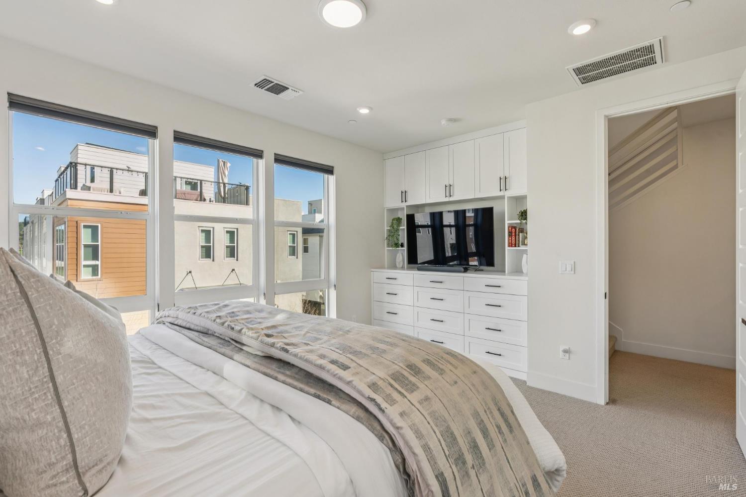 Detail Gallery Image 22 of 39 For 317 Verandah Ave, Novato,  CA 94945 - 3 Beds | 2/1 Baths