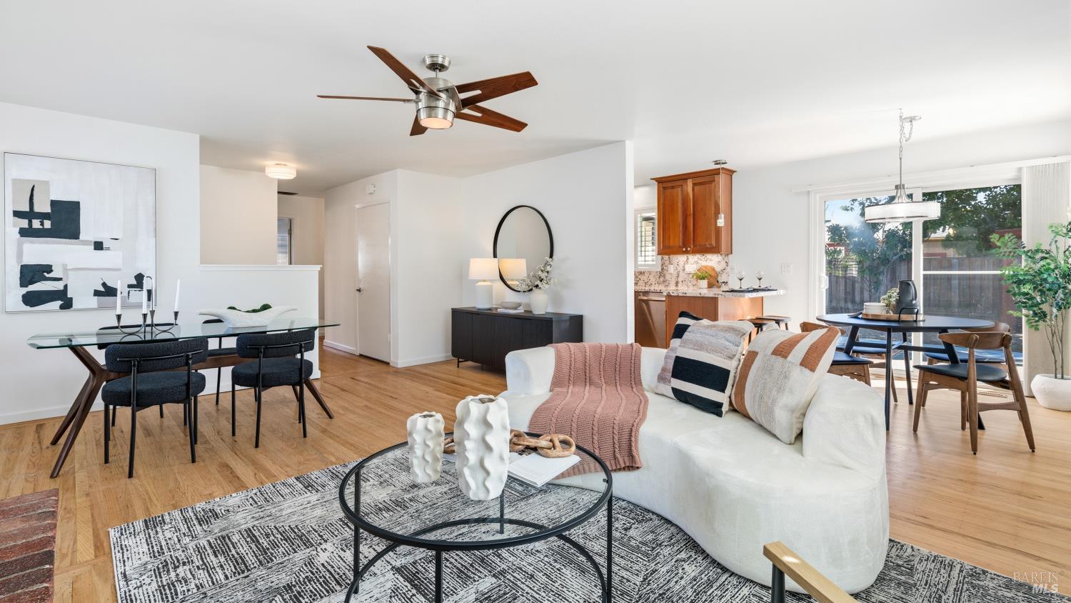 Detail Gallery Image 8 of 34 For 3528 Yale Dr, Santa Rosa,  CA 95405 - 3 Beds | 2 Baths