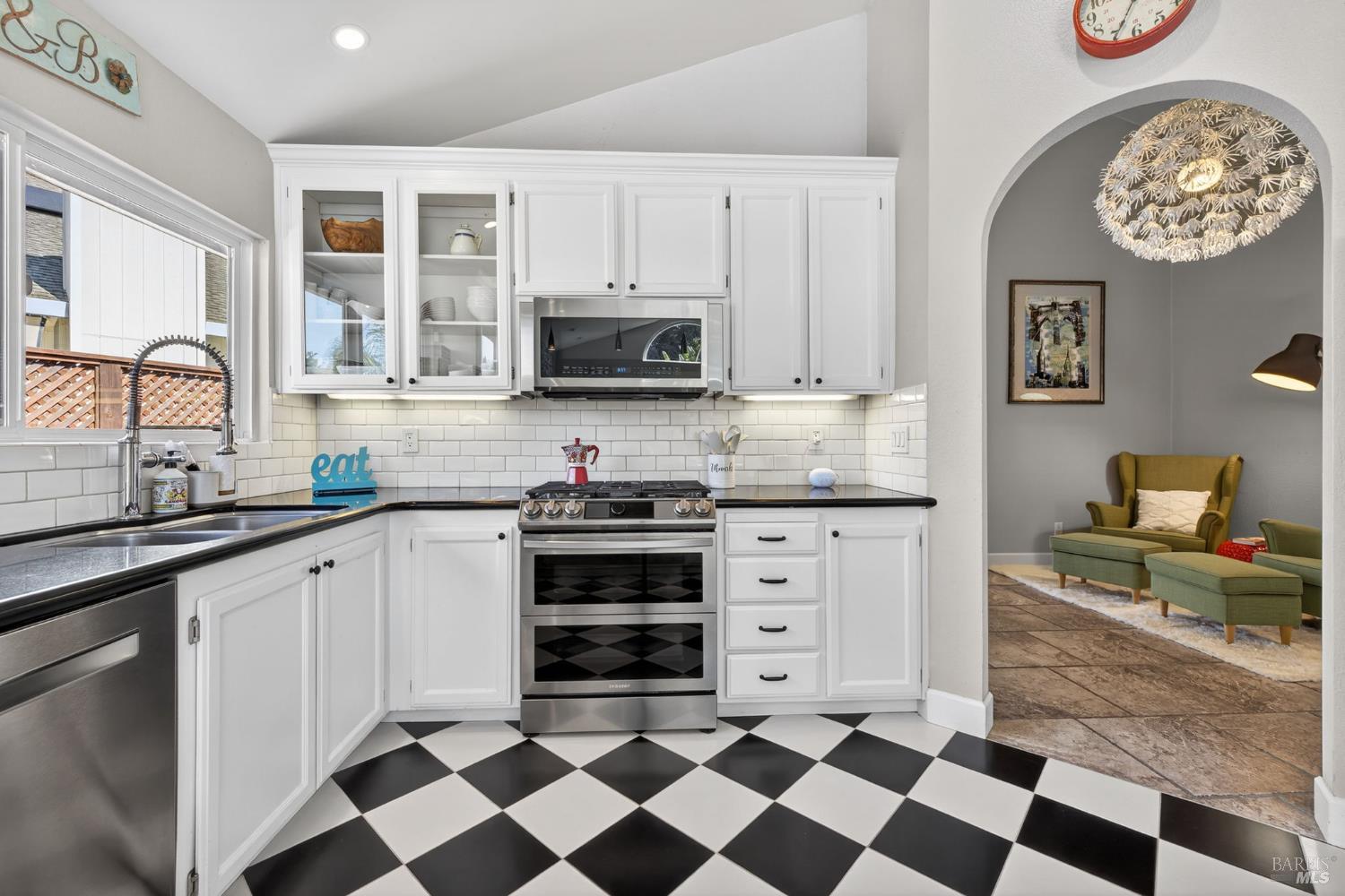 Detail Gallery Image 19 of 47 For 1301 Megan Pl, Rohnert Park,  CA 94928 - 3 Beds | 2 Baths