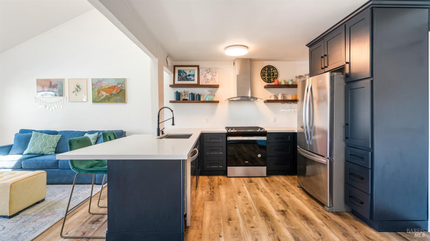 Detail Gallery Image 5 of 35 For 408 Larkspur Plaza Dr, Larkspur,  CA 94939 - 1 Beds | 1 Baths