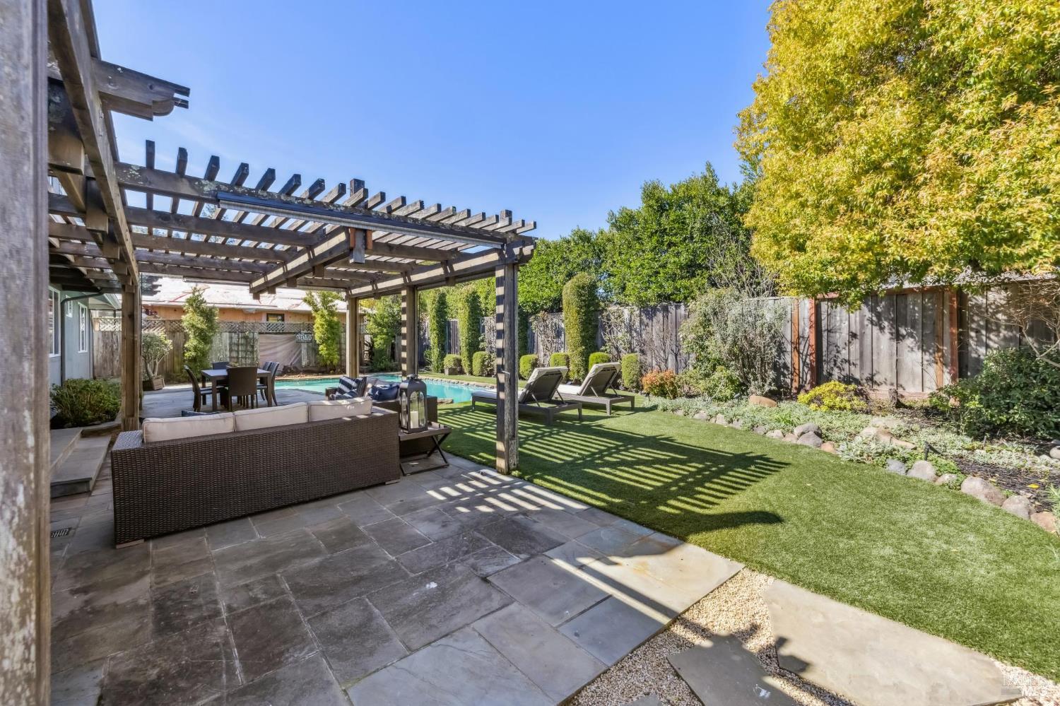 Detail Gallery Image 13 of 64 For 38 Cornell Ave, Larkspur,  CA 94939 - 5 Beds | 3 Baths