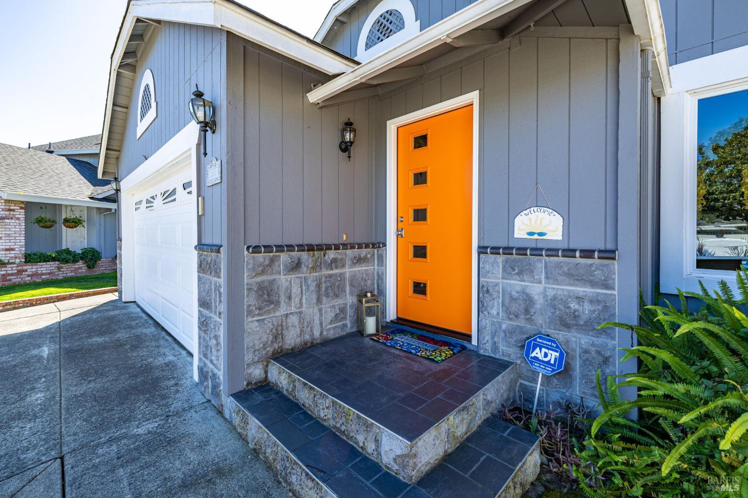 Detail Gallery Image 4 of 47 For 1301 Megan Pl, Rohnert Park,  CA 94928 - 3 Beds | 2 Baths