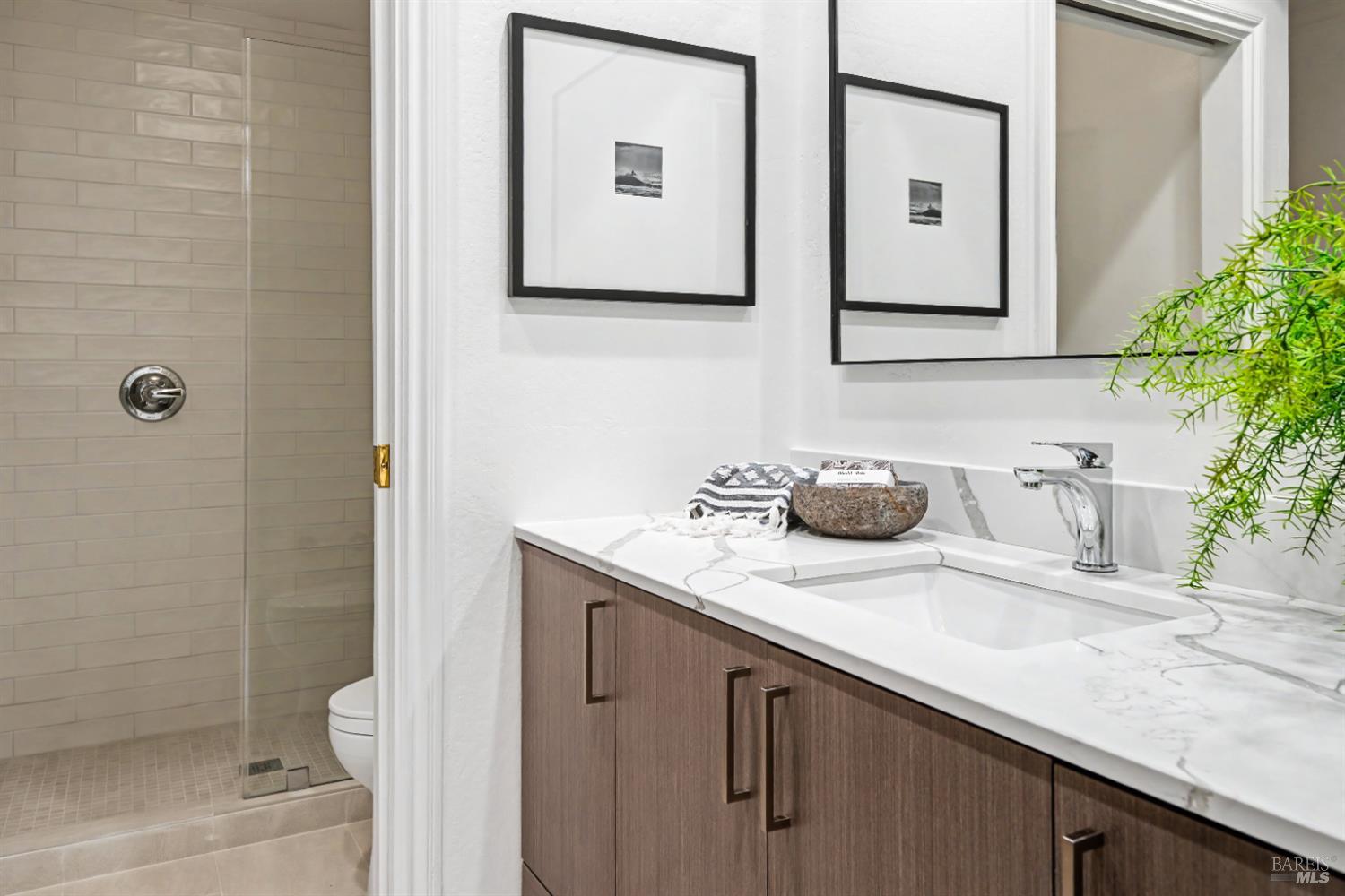 Detail Gallery Image 31 of 48 For 255 Knight Dr, San Rafael,  CA 94901 - 3 Beds | 2 Baths