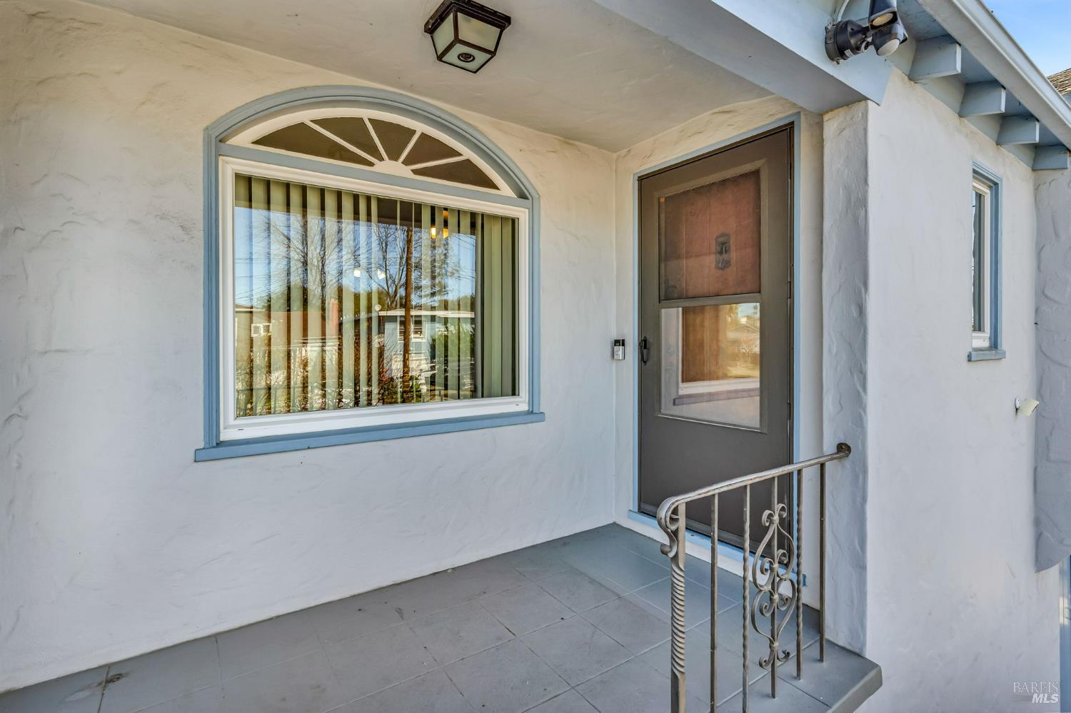 Detail Gallery Image 3 of 32 For 729 1st St, Rodeo,  CA 94572 - 3 Beds | 2 Baths