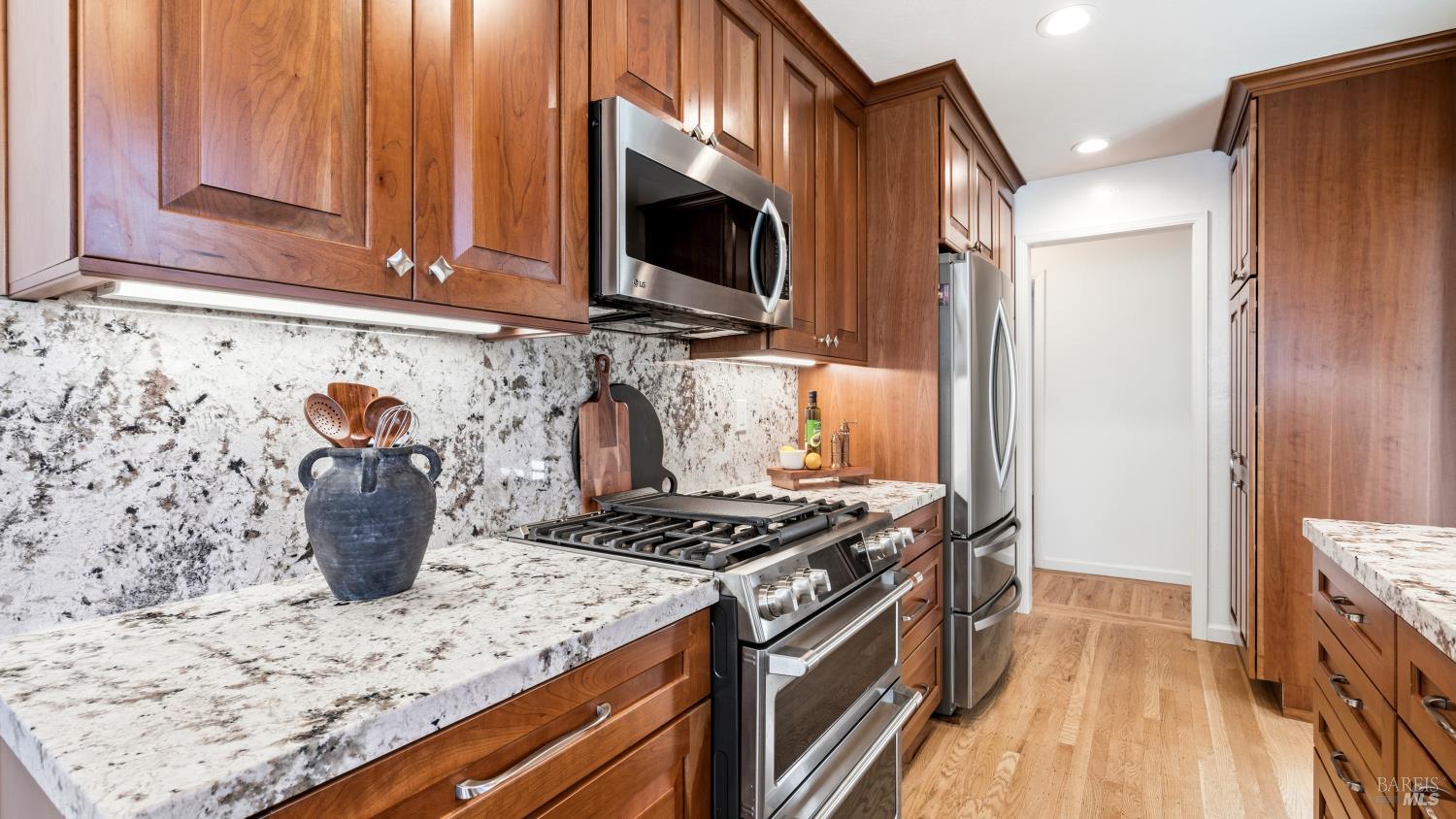 Detail Gallery Image 14 of 34 For 3528 Yale Dr, Santa Rosa,  CA 95405 - 3 Beds | 2 Baths