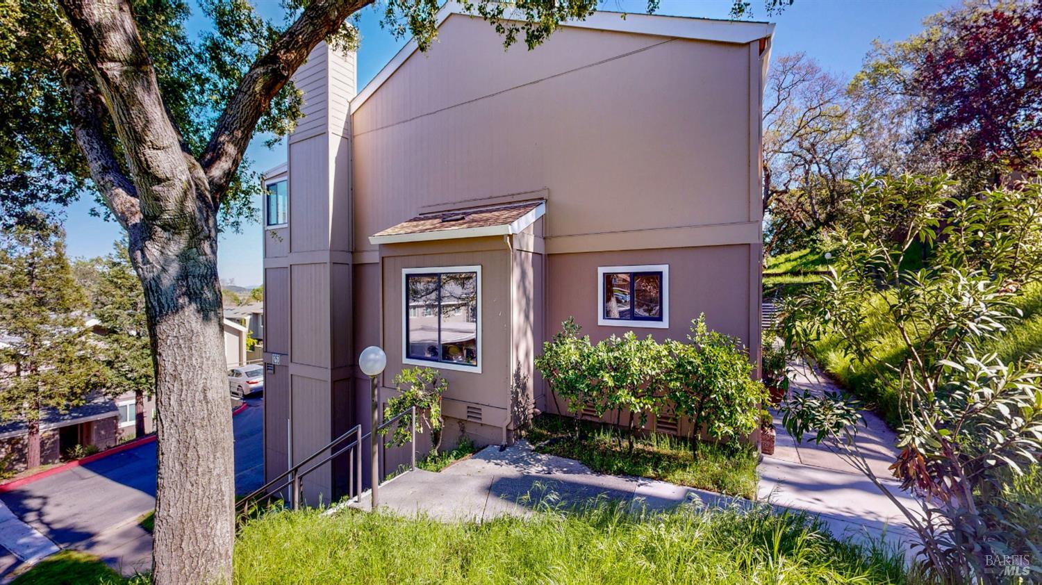 Detail Gallery Image 7 of 63 For 1253 Royal Oak Ter #C,  Novato,  CA 94947 - 3 Beds | 2/1 Baths