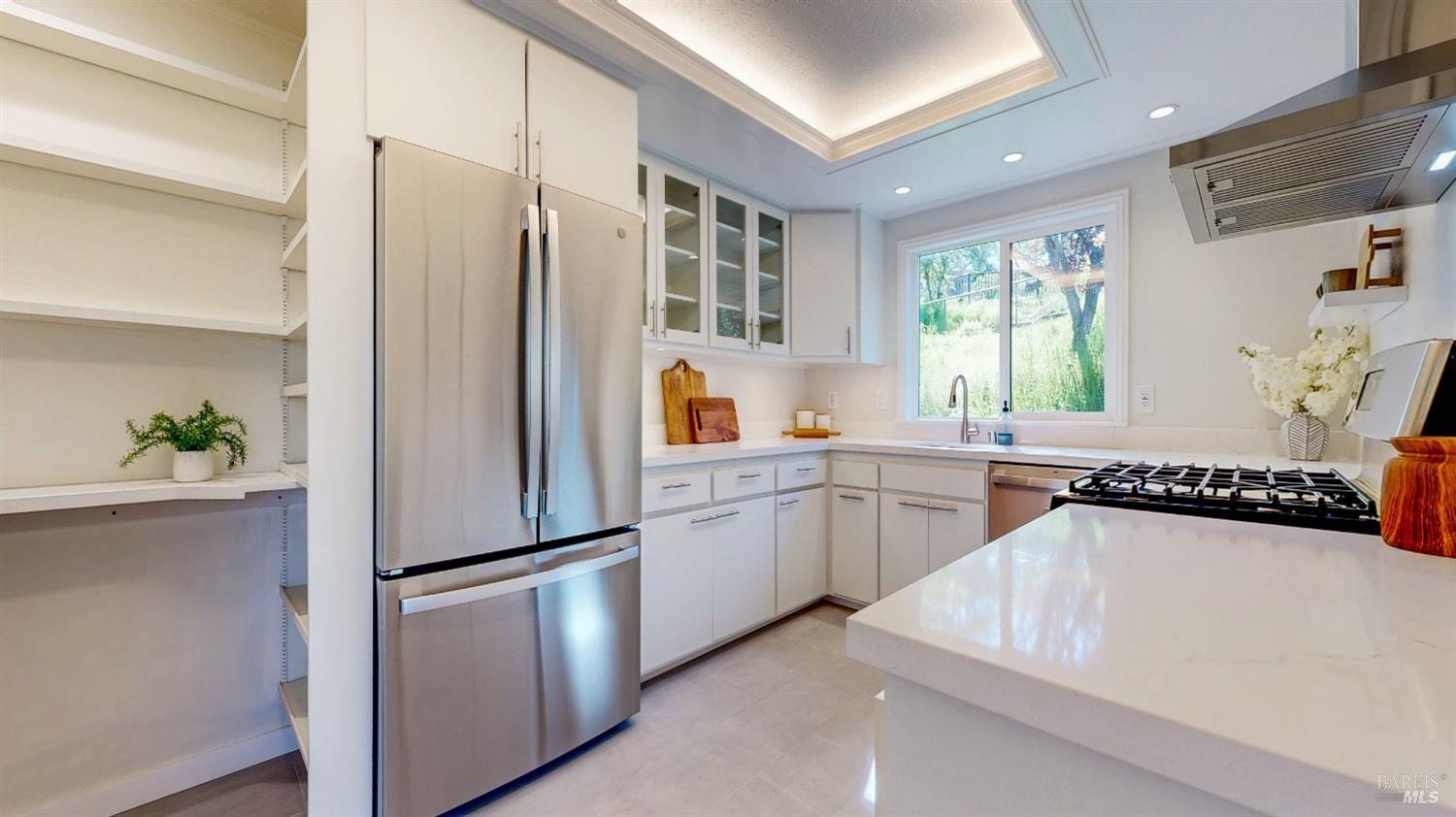 Detail Gallery Image 4 of 63 For 1253 Royal Oak Ter #C,  Novato,  CA 94947 - 3 Beds | 2/1 Baths