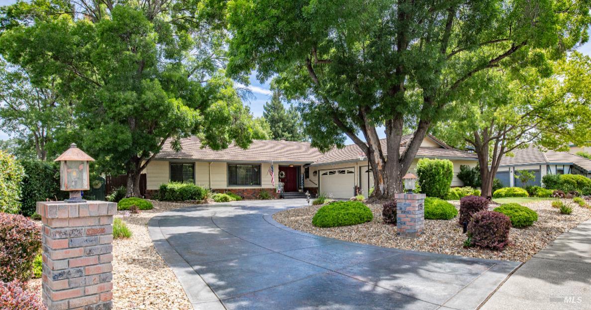 Detail Gallery Image 2 of 49 For 173 San Jose Ct, Vacaville,  CA 95688 - 4 Beds | 2 Baths