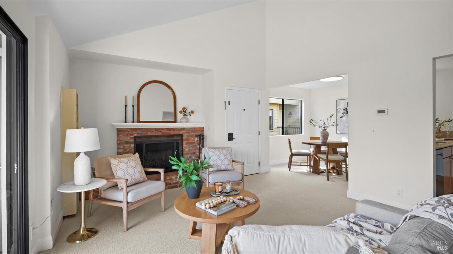 Detail Gallery Image 3 of 21 For 279 Enterprise Dr, Rohnert Park,  CA 94928 - 1 Beds | 1 Baths