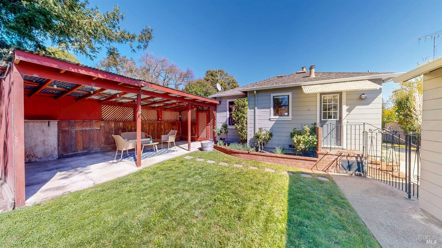 Detail Gallery Image 17 of 28 For 712 Oak Ter, Petaluma,  CA 94952 - 2 Beds | 1 Baths