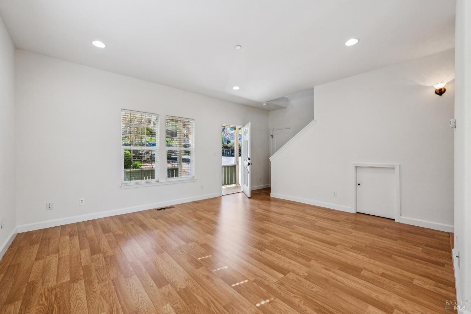 Detail Gallery Image 13 of 58 For 3 Hill Dr, Petaluma,  CA 94952 - 3 Beds | 2/1 Baths