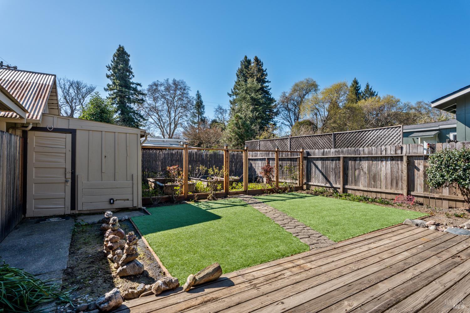 Detail Gallery Image 3 of 20 For 221 Ford St, Ukiah,  CA 95482 - 1 Beds | 1/1 Baths