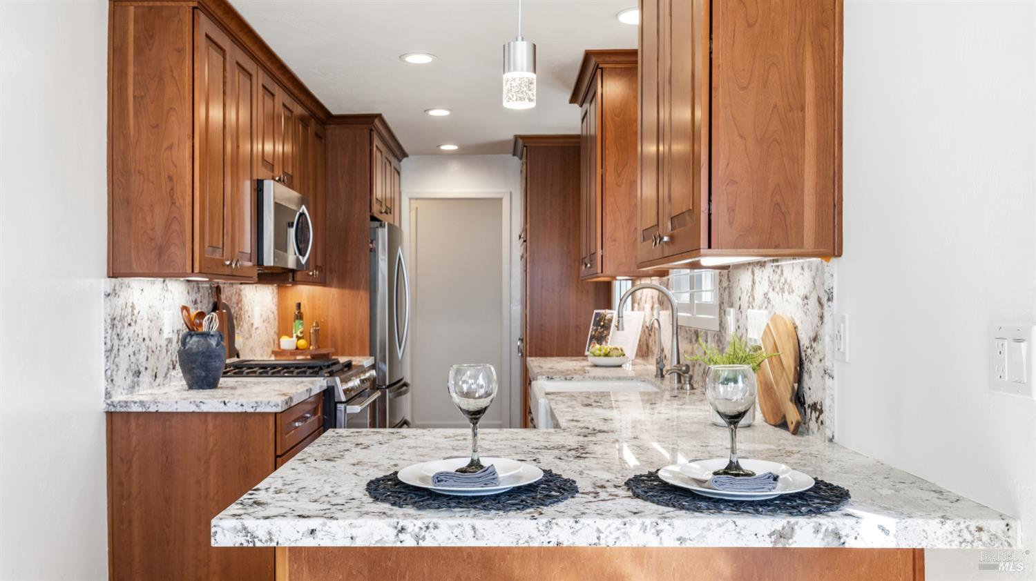 Detail Gallery Image 11 of 34 For 3528 Yale Dr, Santa Rosa,  CA 95405 - 3 Beds | 2 Baths