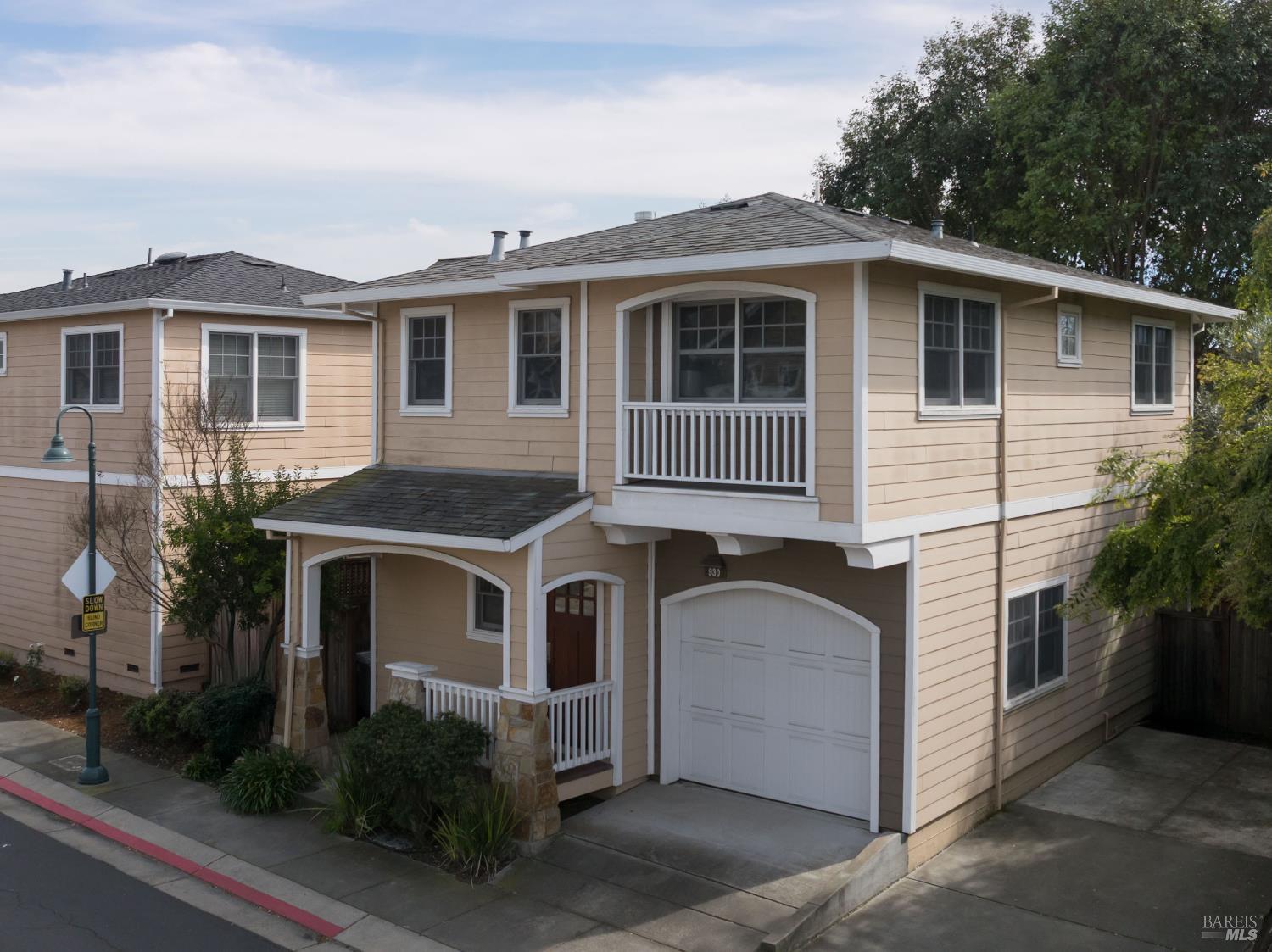 Detail Gallery Image 2 of 28 For 930 Martin Cir, Petaluma,  CA 94952 - 3 Beds | 2/1 Baths