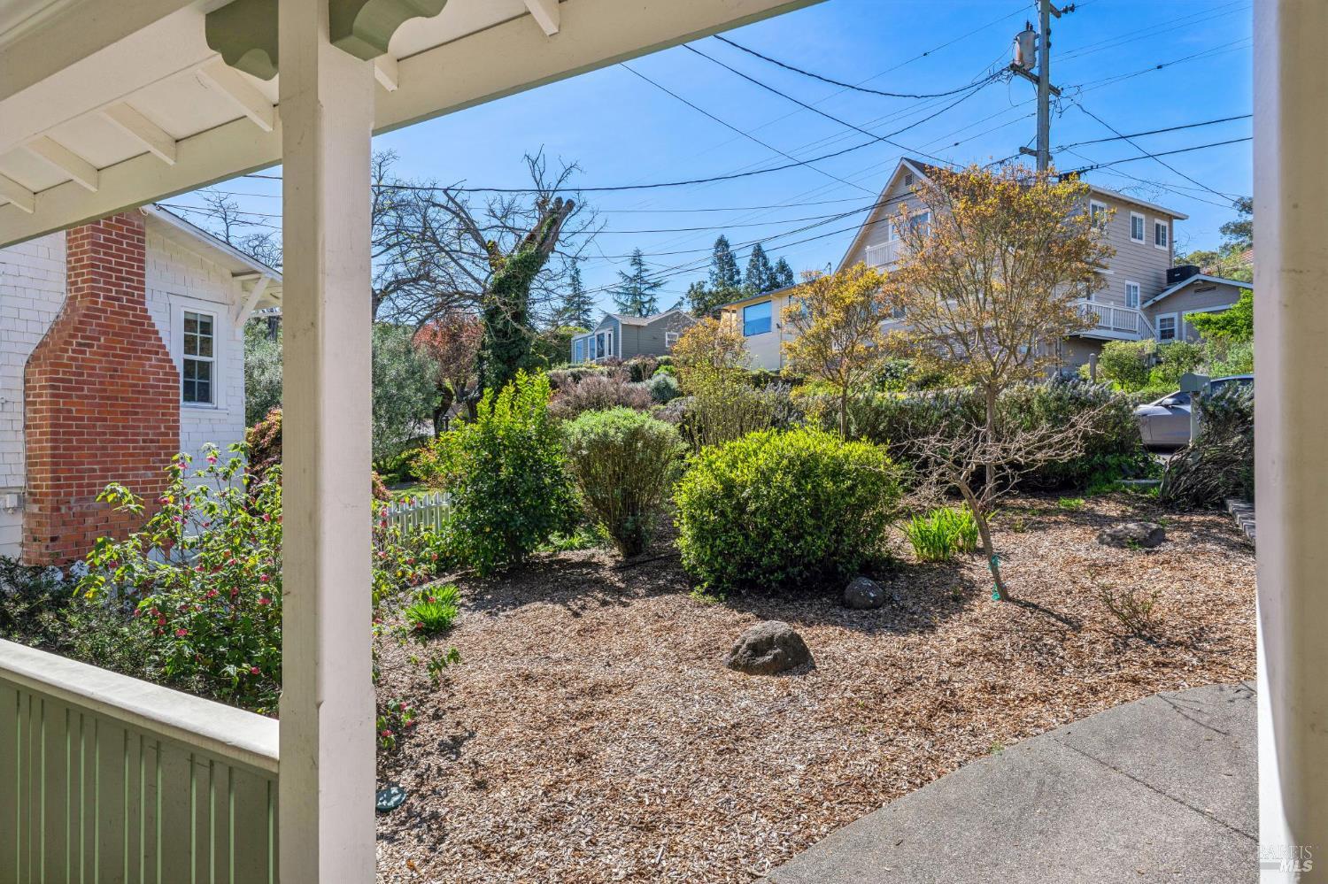Detail Gallery Image 5 of 58 For 3 Hill Dr, Petaluma,  CA 94952 - 3 Beds | 2/1 Baths