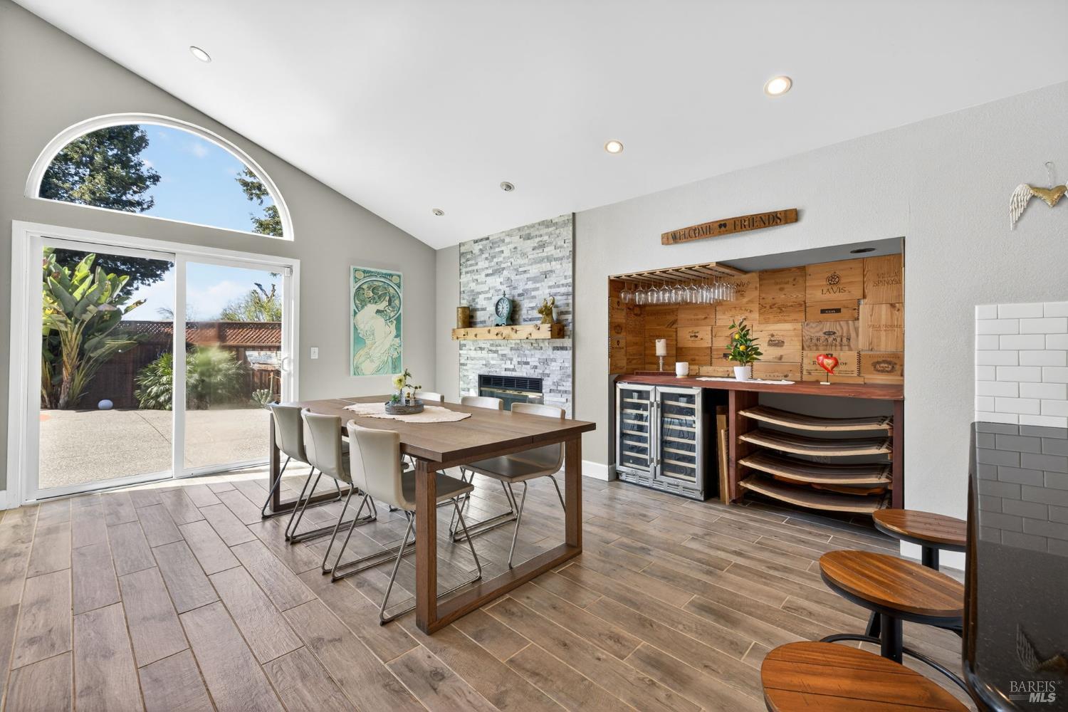 Detail Gallery Image 15 of 47 For 1301 Megan Pl, Rohnert Park,  CA 94928 - 3 Beds | 2 Baths