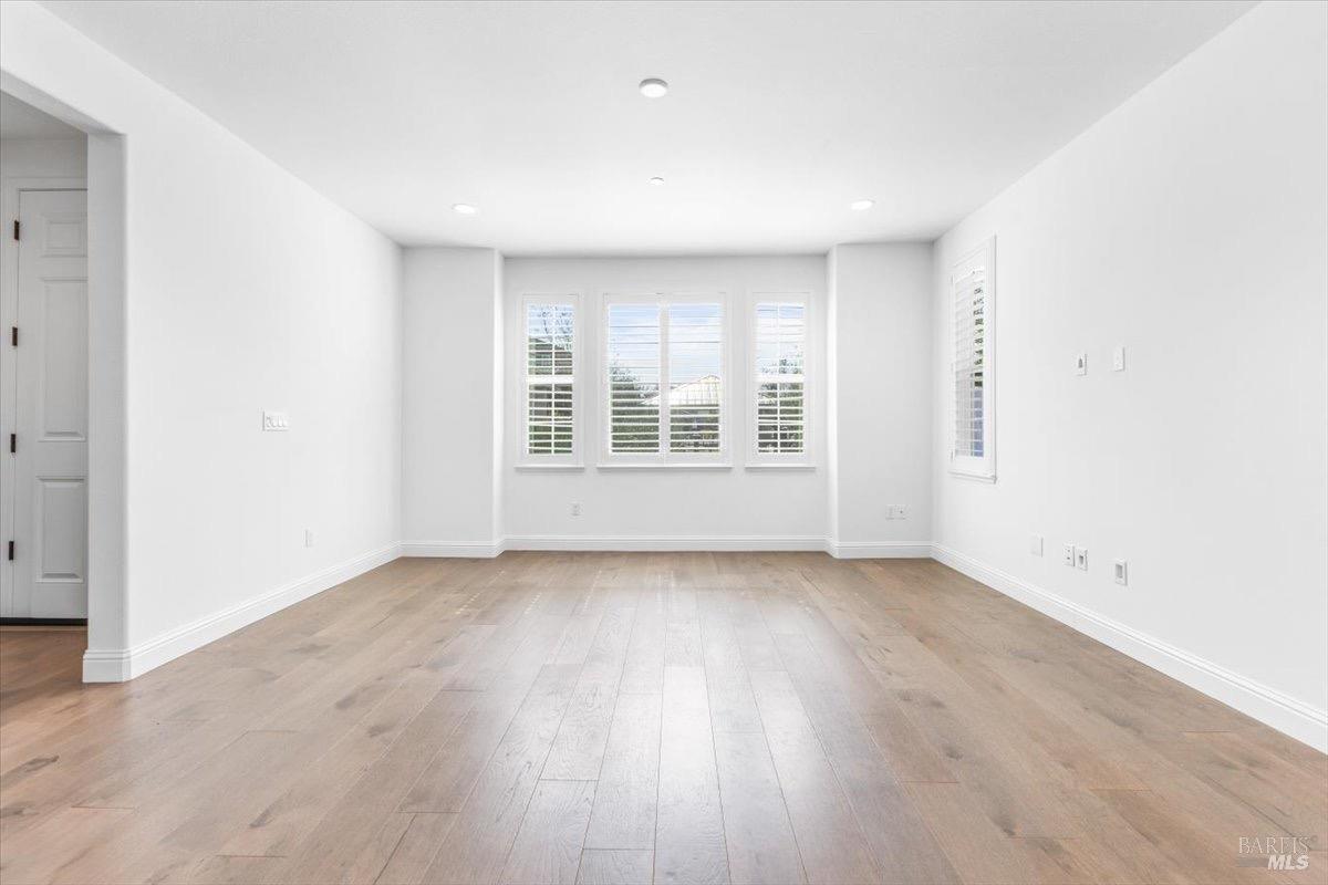 Detail Gallery Image 16 of 49 For 115 Lavender Cir, Healdsburg,  CA 95448 - 3 Beds | 2/1 Baths