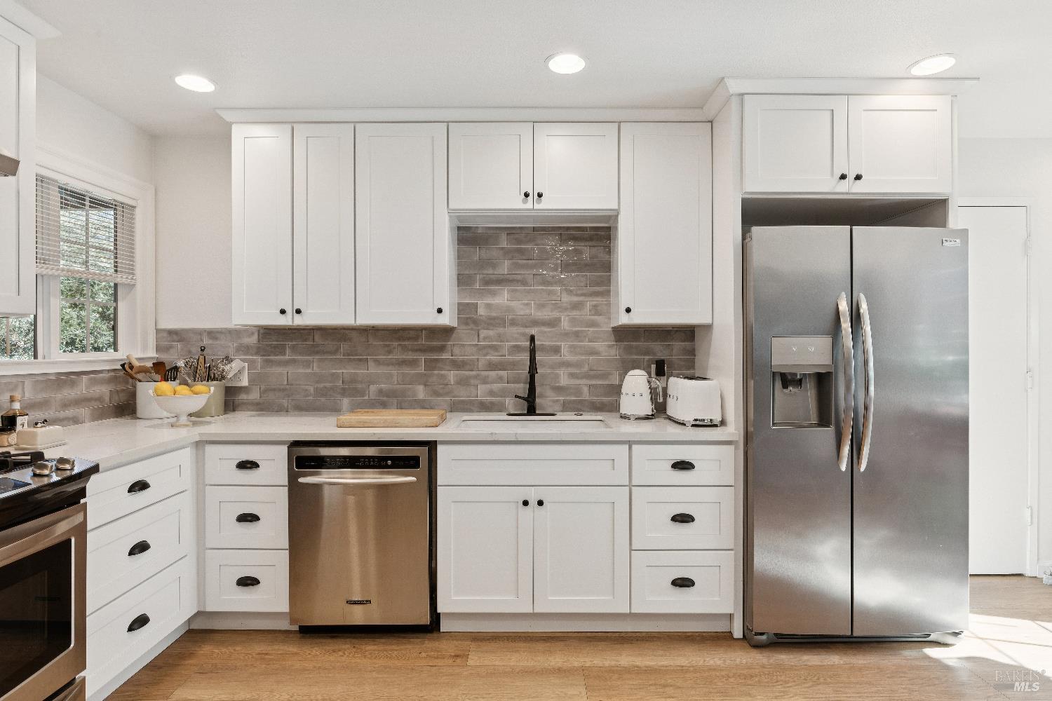 Detail Gallery Image 11 of 31 For 731 5th St, Sonoma,  CA 95476 - 3 Beds | 2 Baths