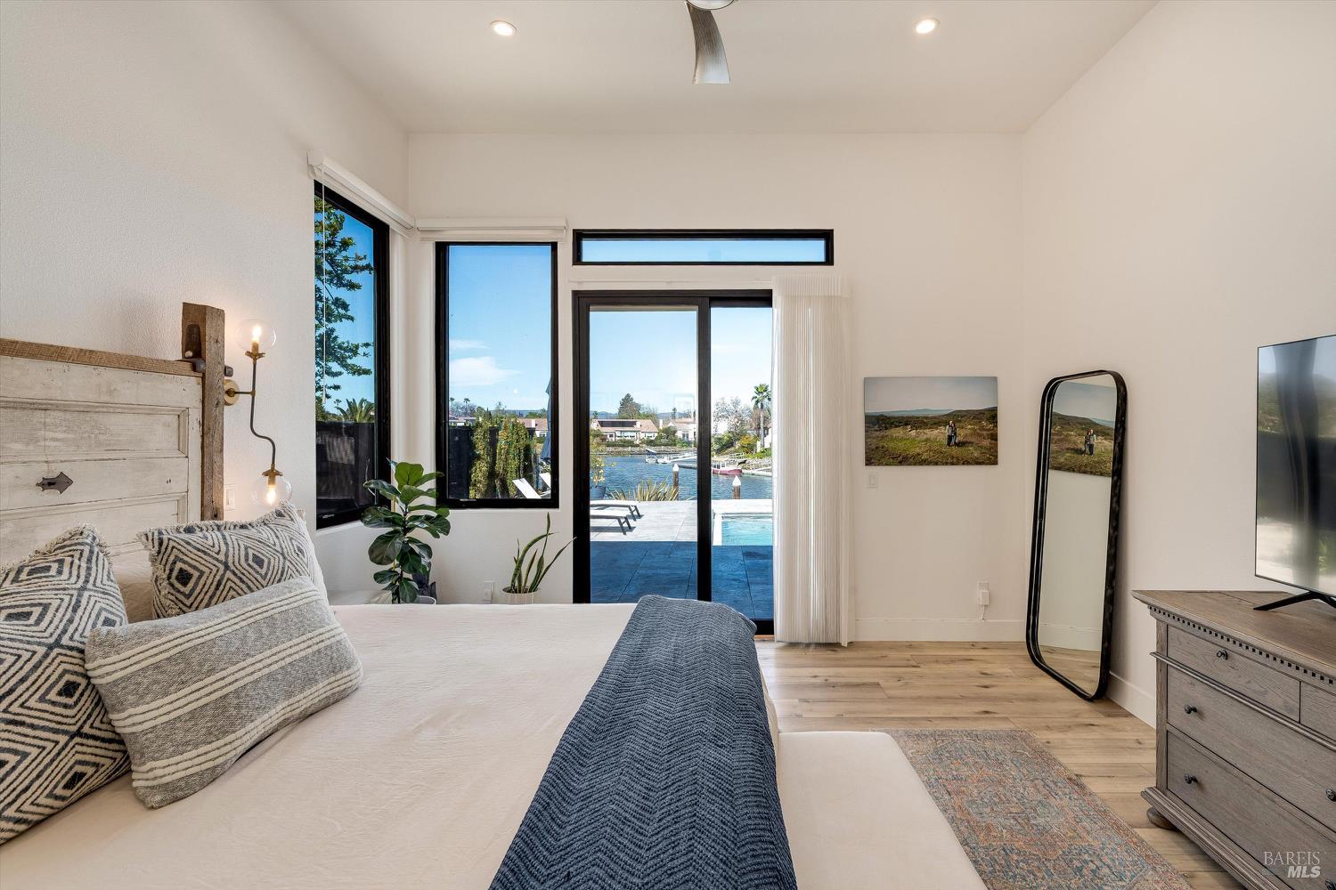 Detail Gallery Image 45 of 77 For 100 S Newport Dr, Napa,  CA 94559 - 4 Beds | 2/1 Baths