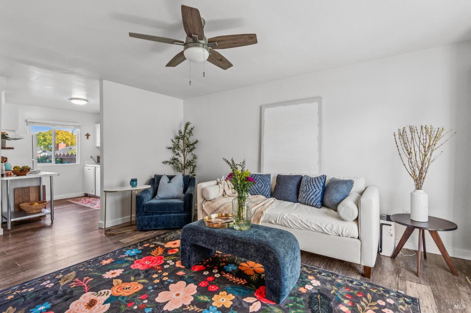 Detail Gallery Image 6 of 30 For 1366 Mission Dr, Sonoma,  CA 95476 - 2 Beds | 1 Baths